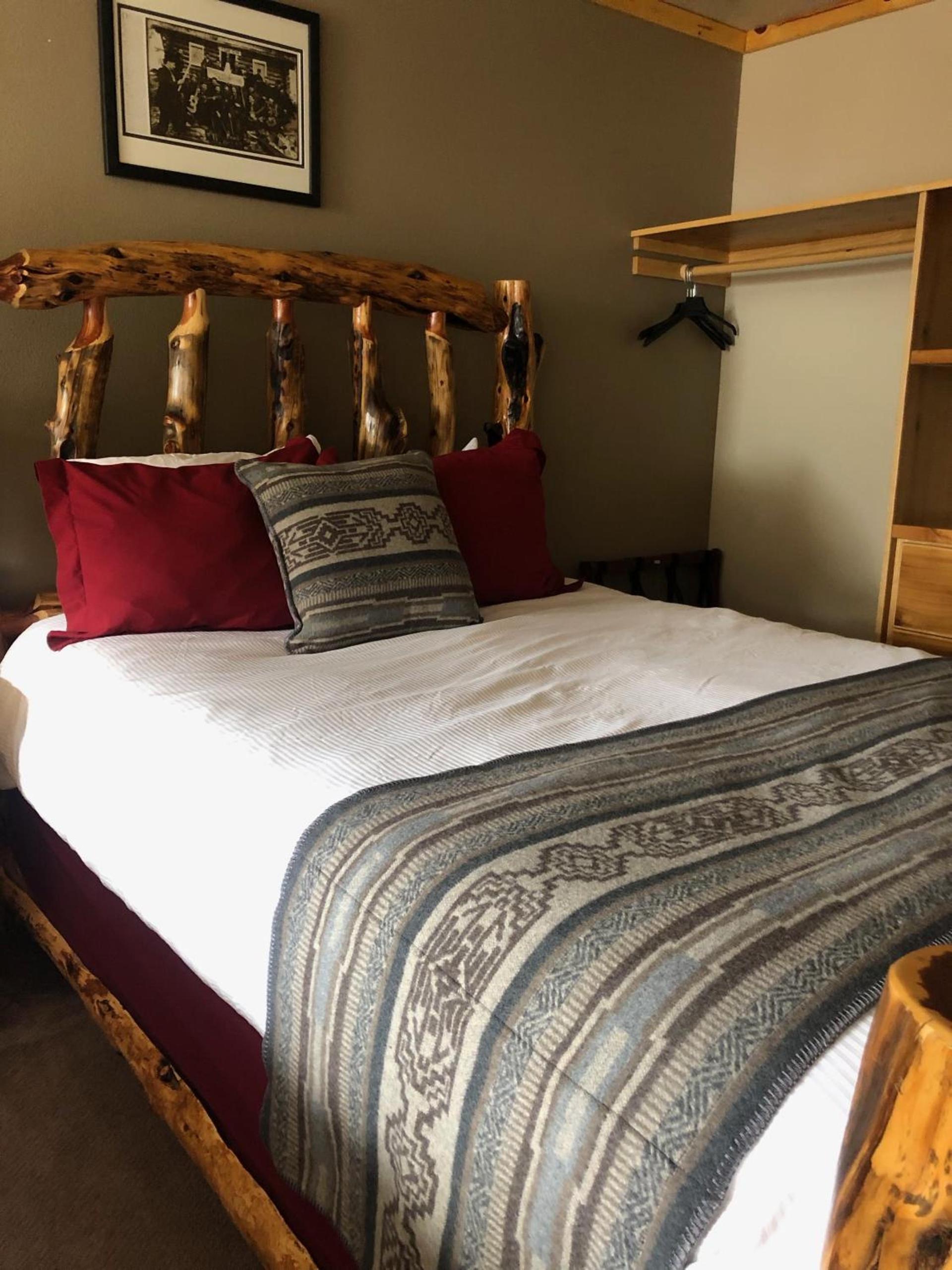 Summit Lake Lodge photo 53