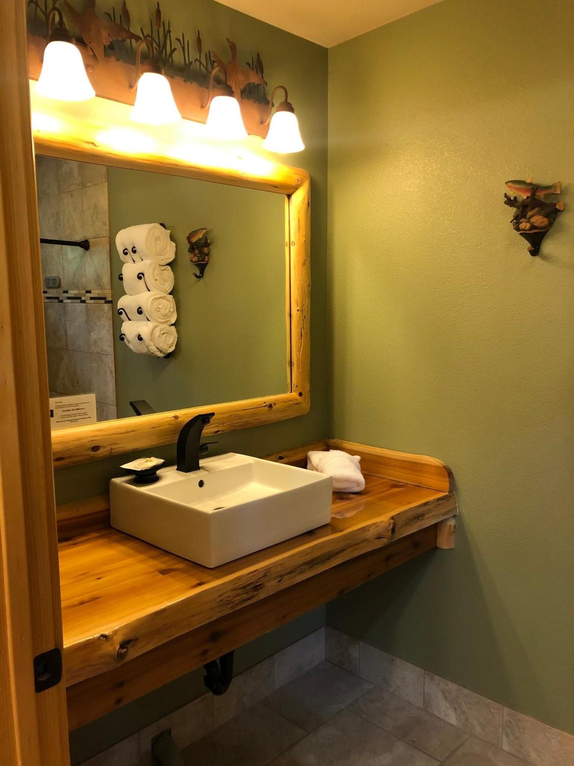 Summit Lake Lodge photo 56