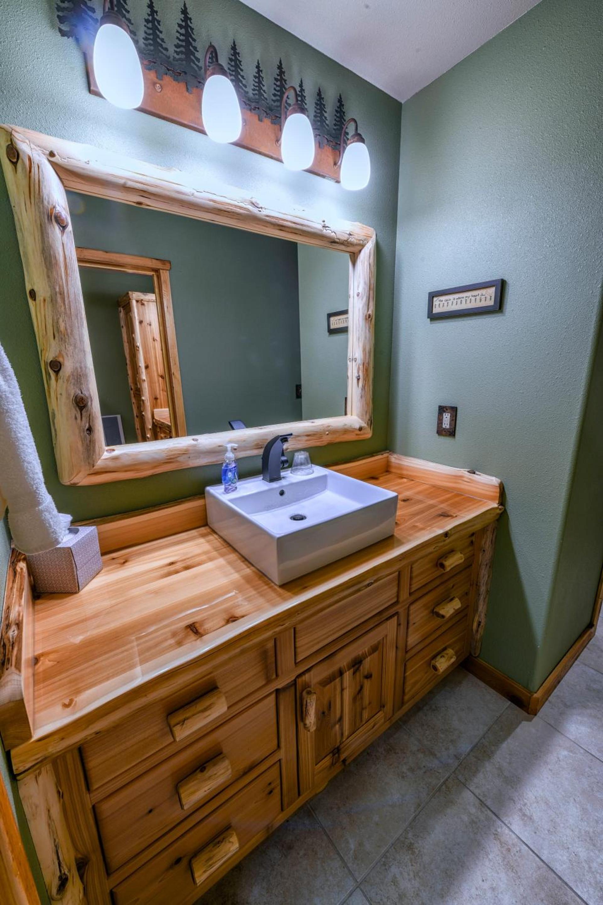 Summit Lake Lodge photo 26