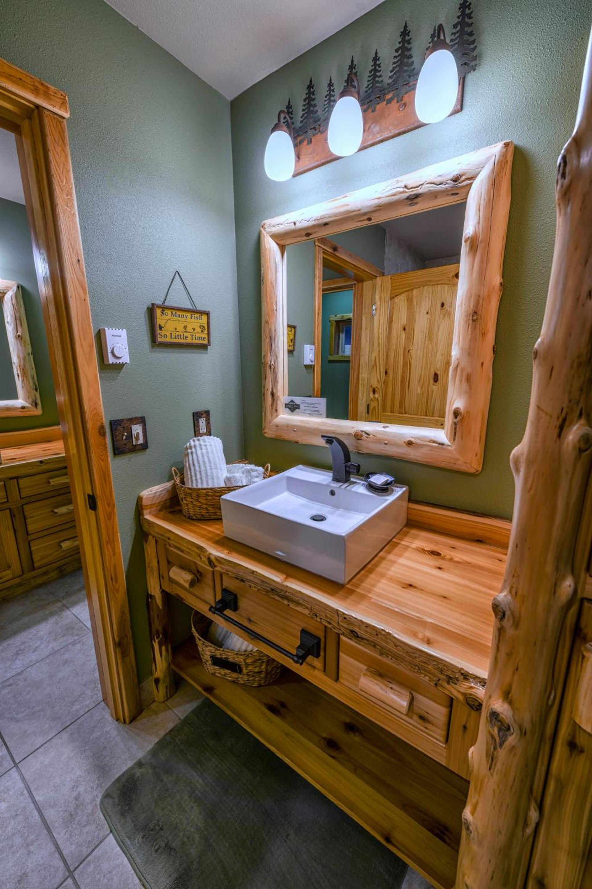 Summit Lake Lodge photo 24