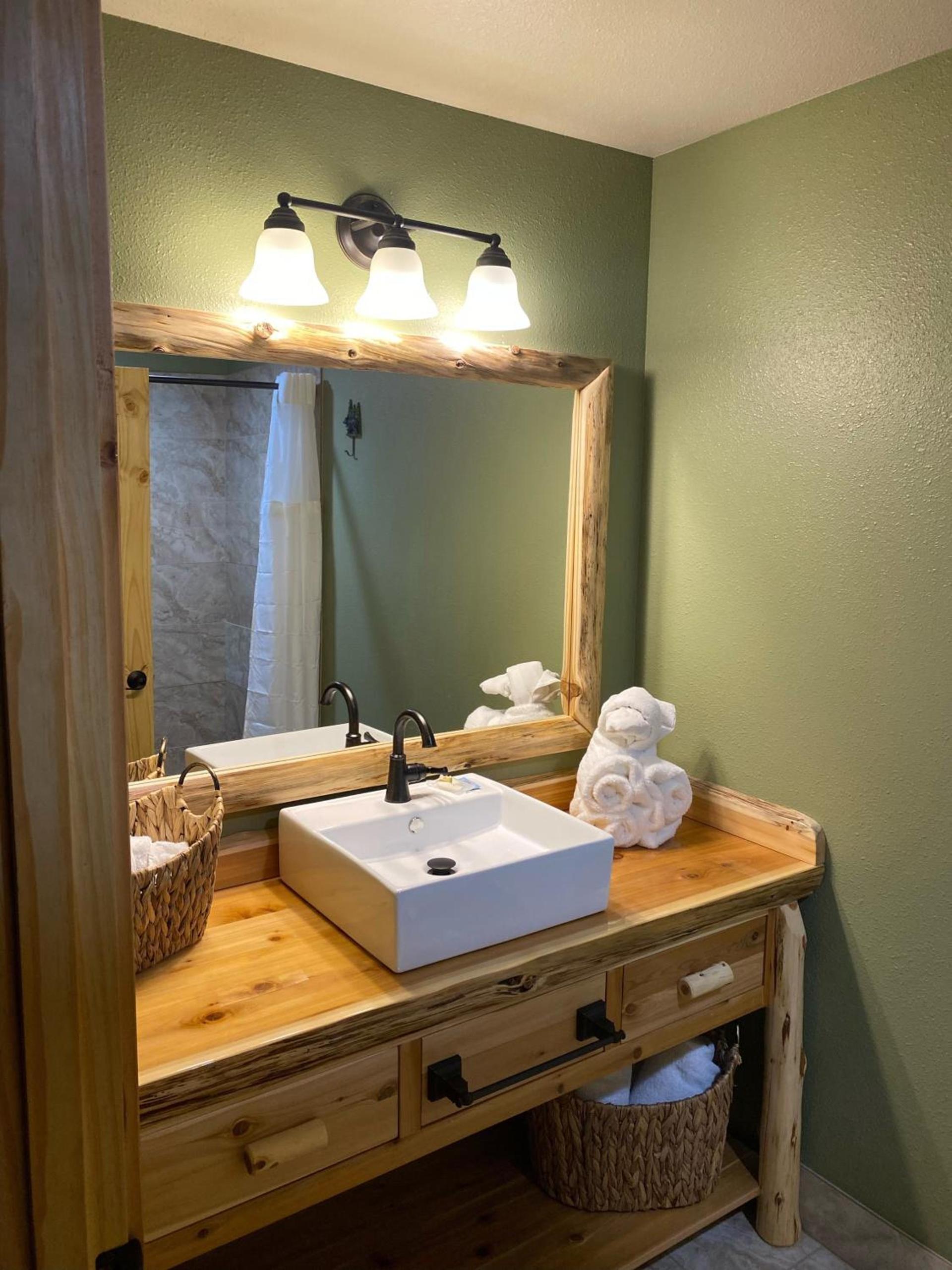 Summit Lake Lodge photo 30