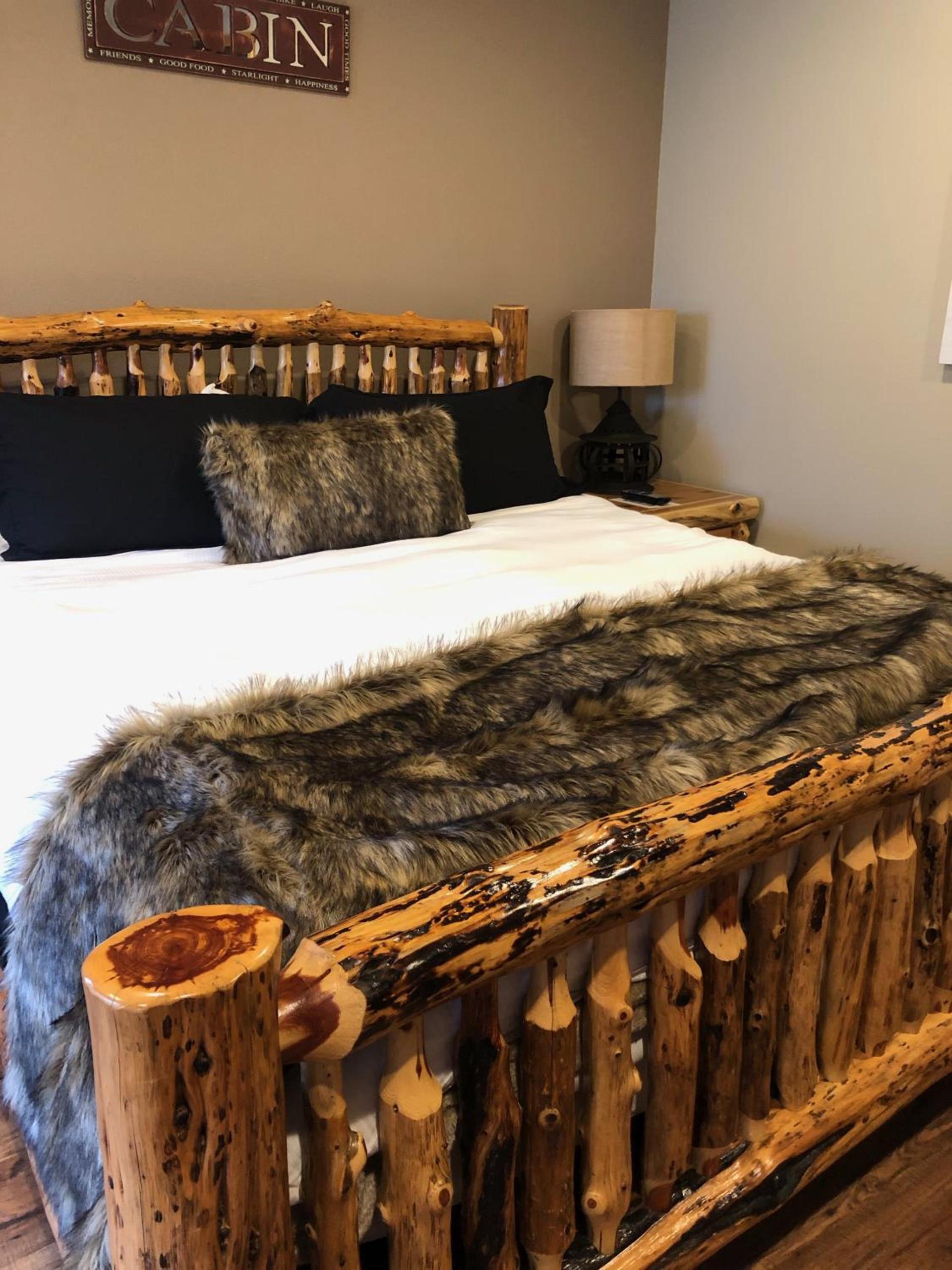 Summit Lake Lodge photo 37