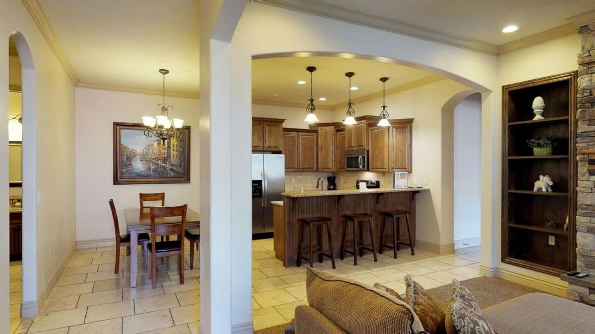 H6 Slick Rock Suite l Ground Floor 2-bedroom Hillside View photo 26