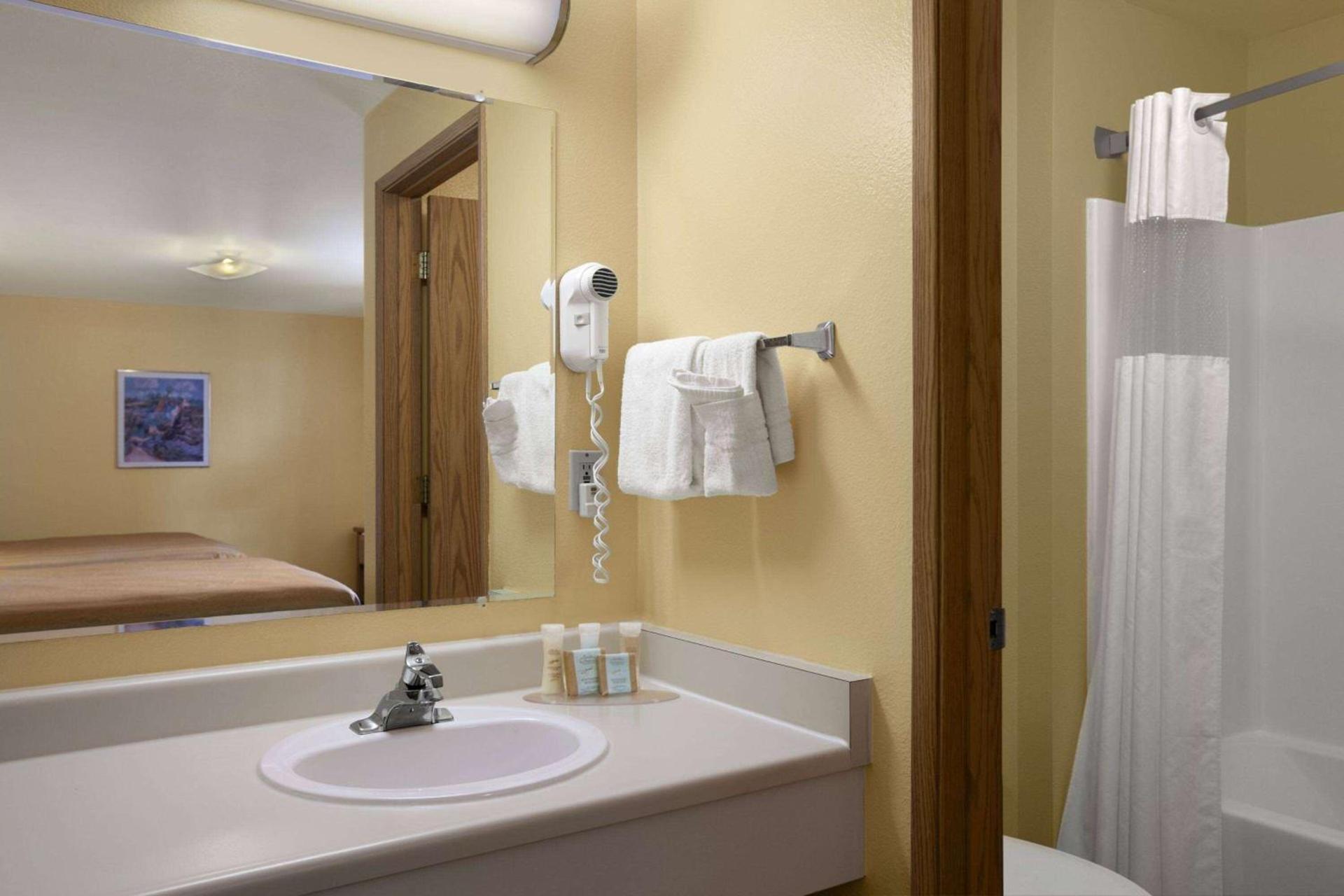 Travelodge by Wyndham Wenatchee photo 5