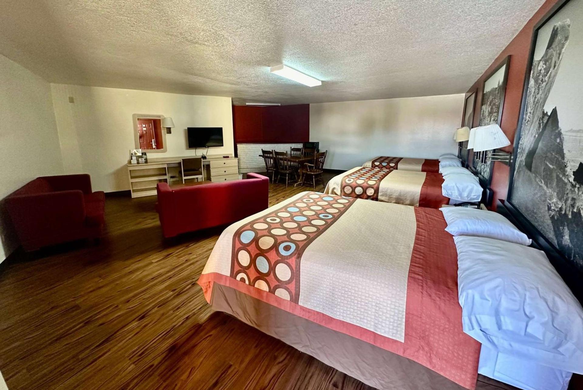 Super 8 by Wyndham Athens TX photo 32