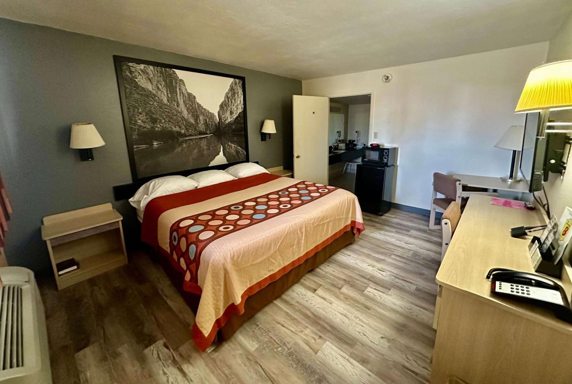 Super 8 by Wyndham Athens TX photo 28