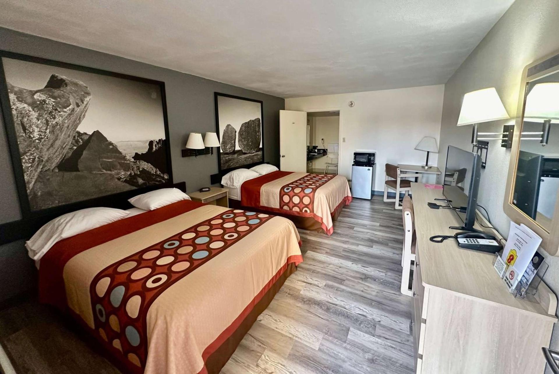 Super 8 by Wyndham Athens TX photo 29
