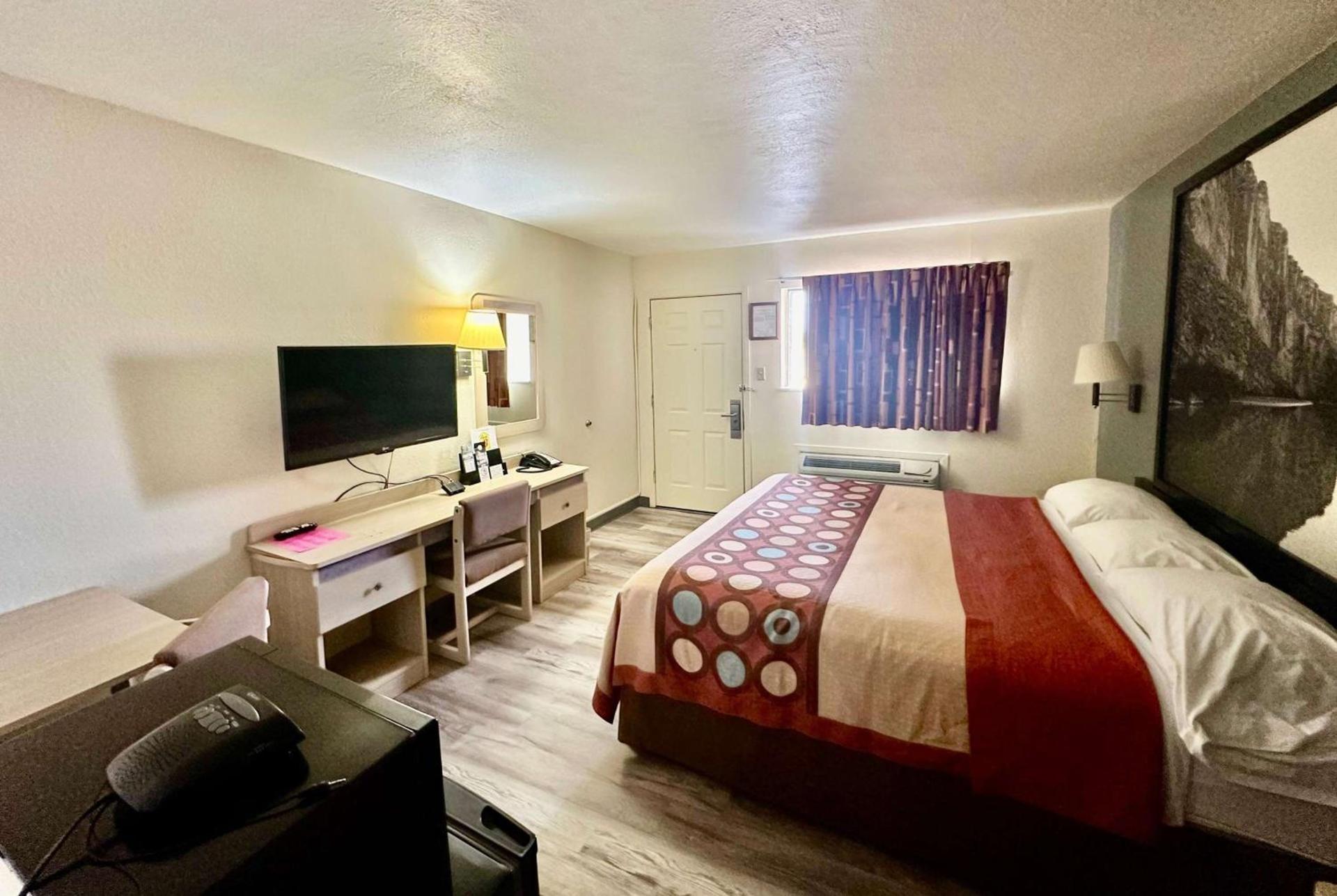 Super 8 by Wyndham Athens TX photo 27