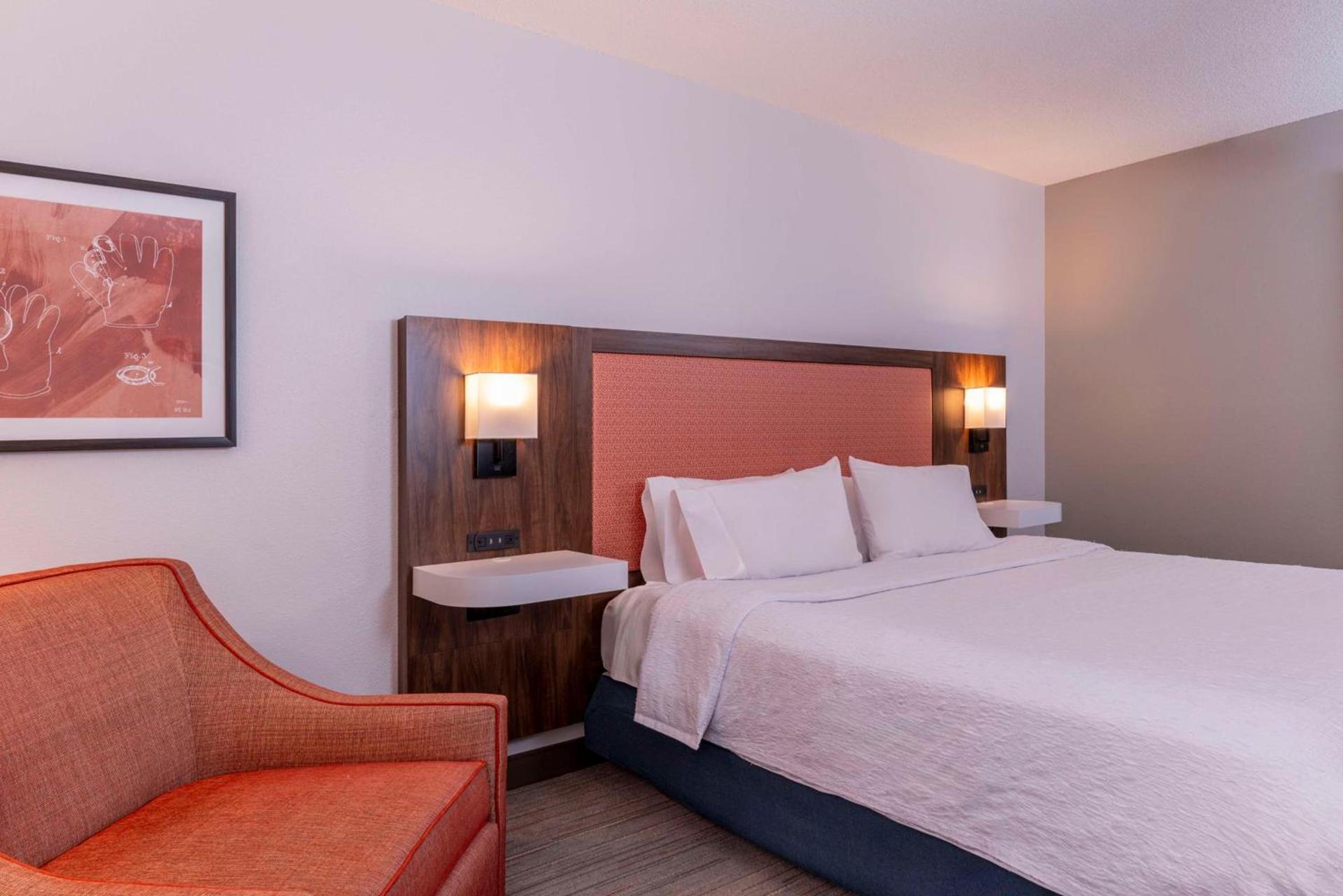 Hampton Inn & Suites St. Louis-Chesterfield photo 36