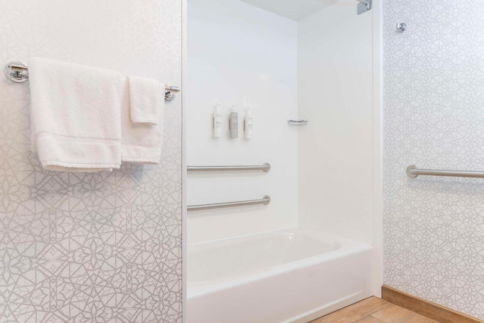 Hampton Inn & Suites St. Louis-Chesterfield photo 60