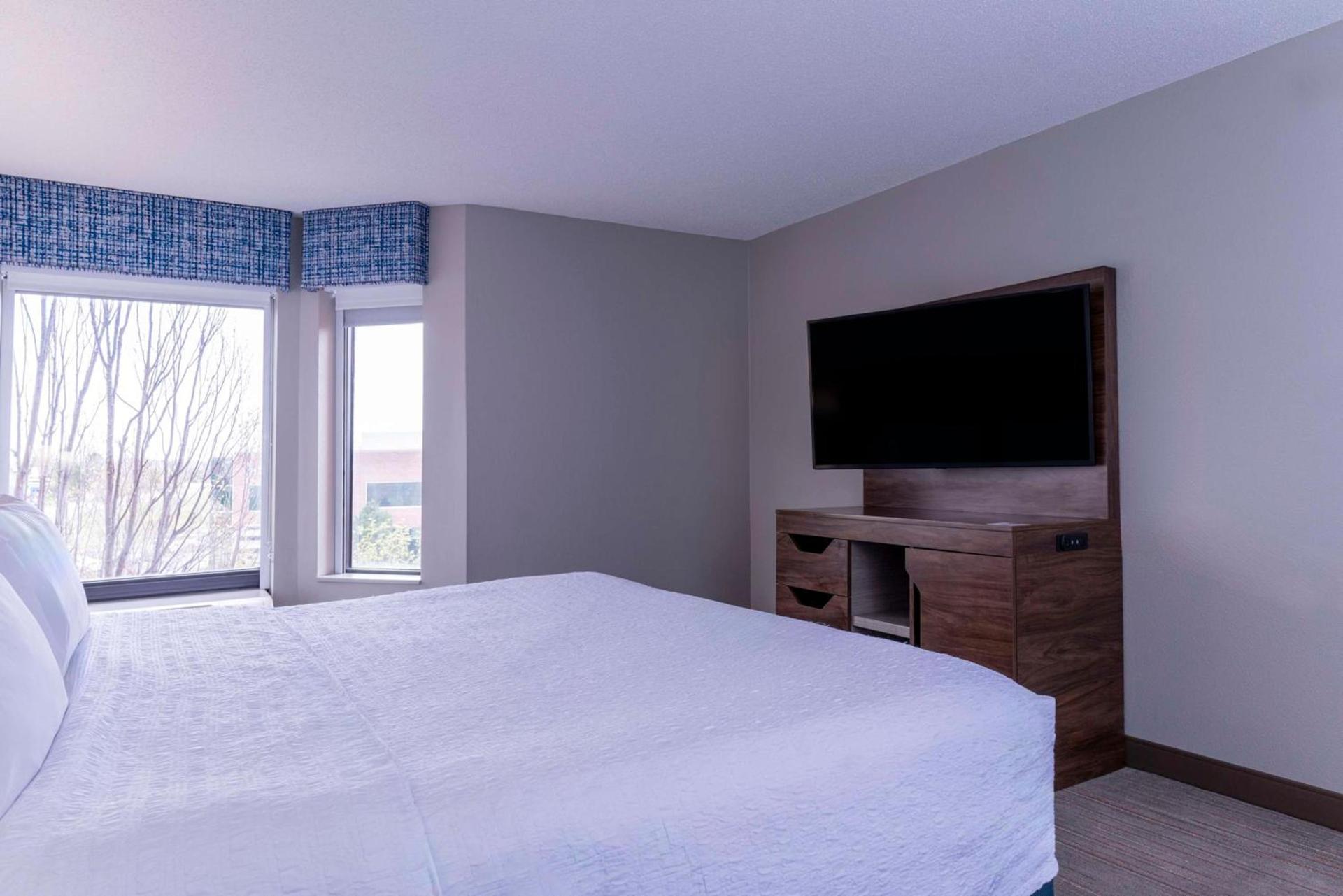 Hampton Inn & Suites St. Louis-Chesterfield photo 48