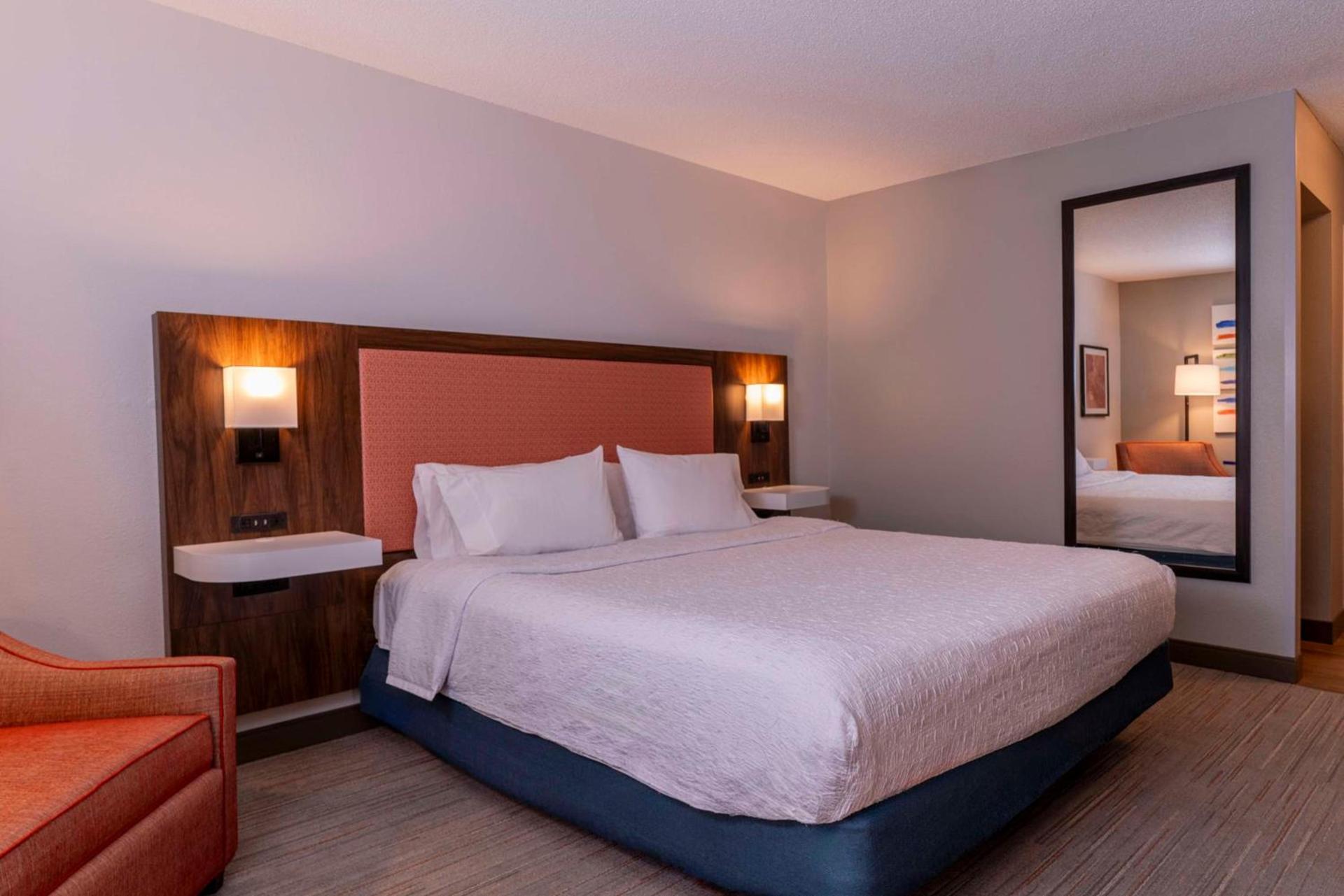Hampton Inn & Suites St. Louis-Chesterfield photo 39