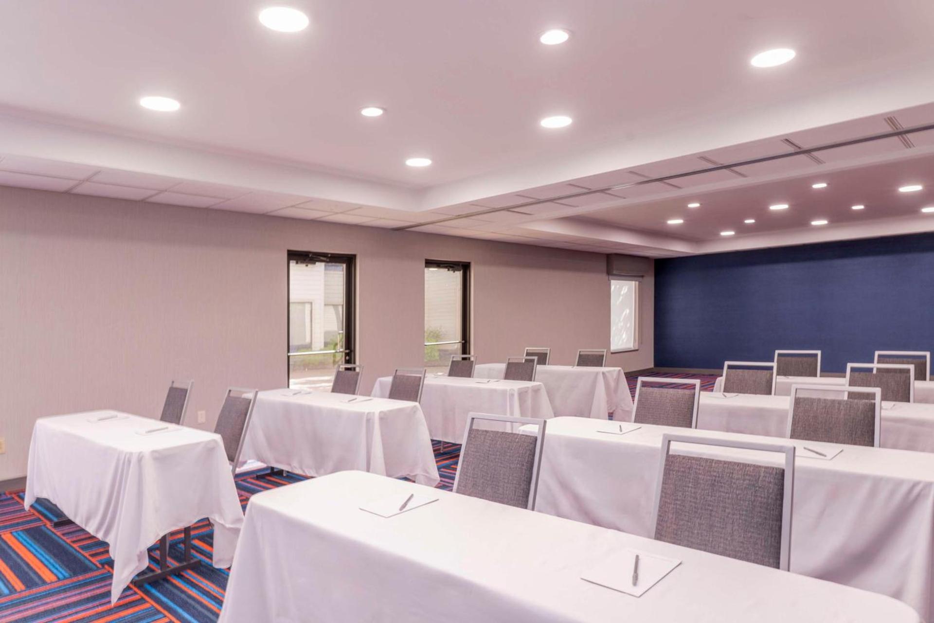 Hampton Inn & Suites St. Louis-Chesterfield photo 31
