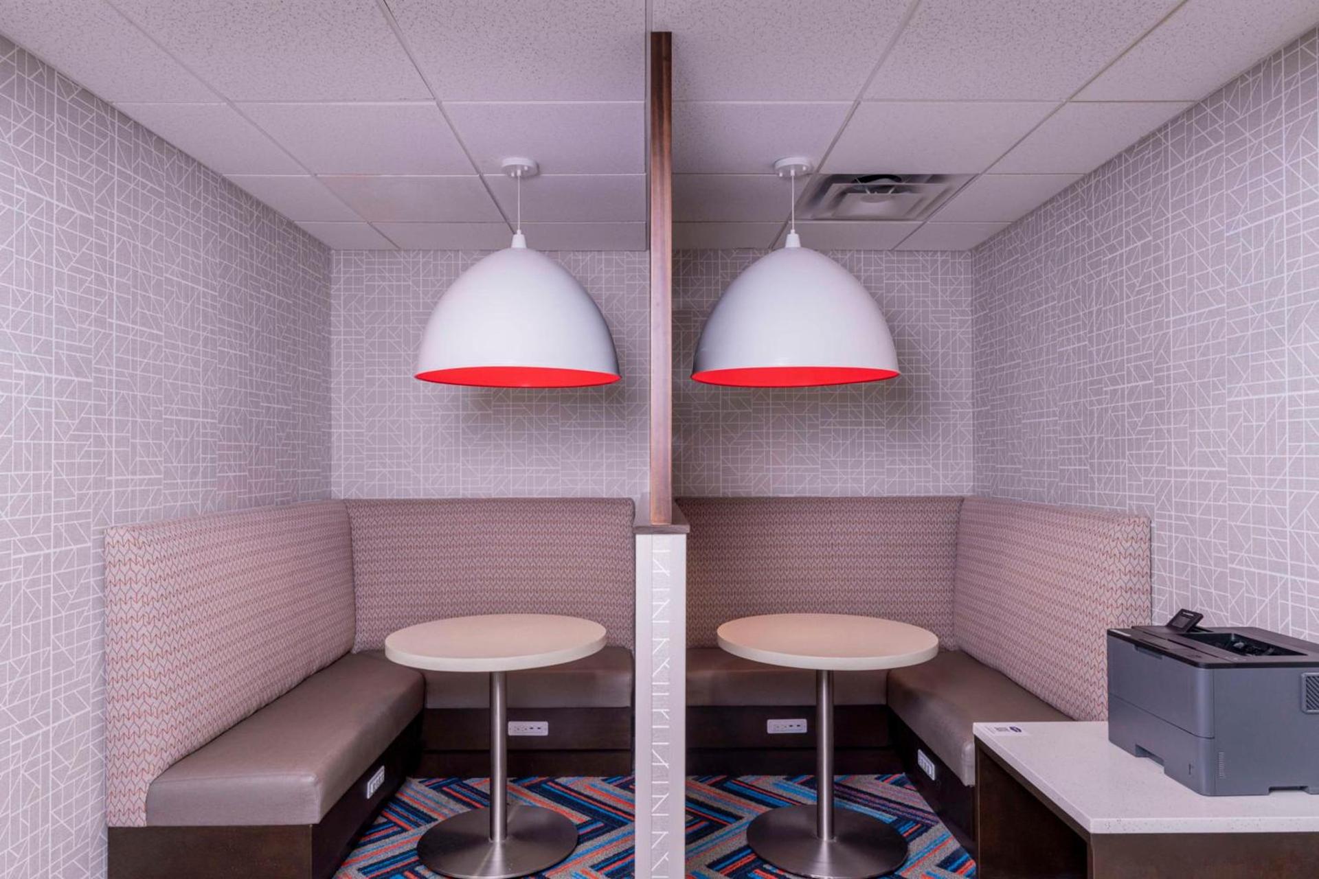 Hampton Inn & Suites St. Louis-Chesterfield photo 6