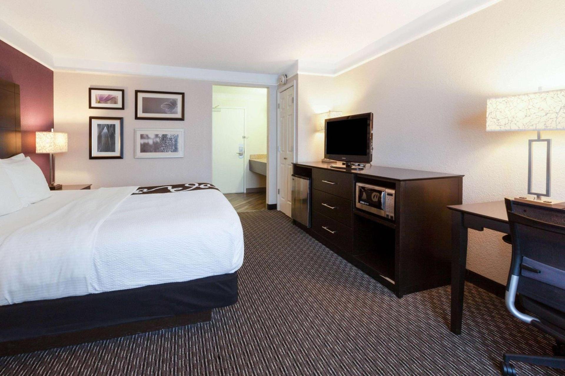 La Quinta by Wyndham Detroit Utica photo 16