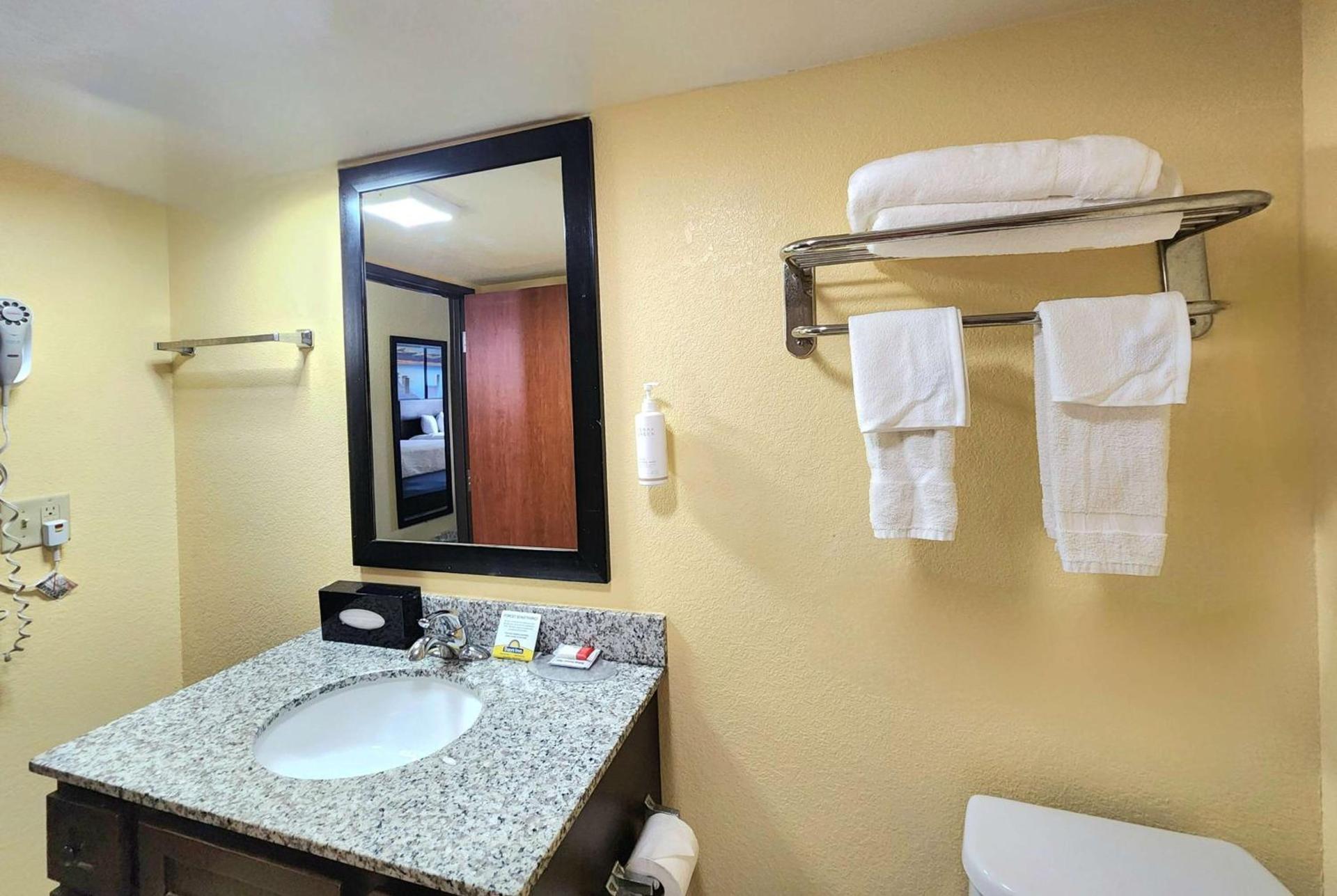 Days Inn by Wyndham New Orleans Pontchartrain photo 22