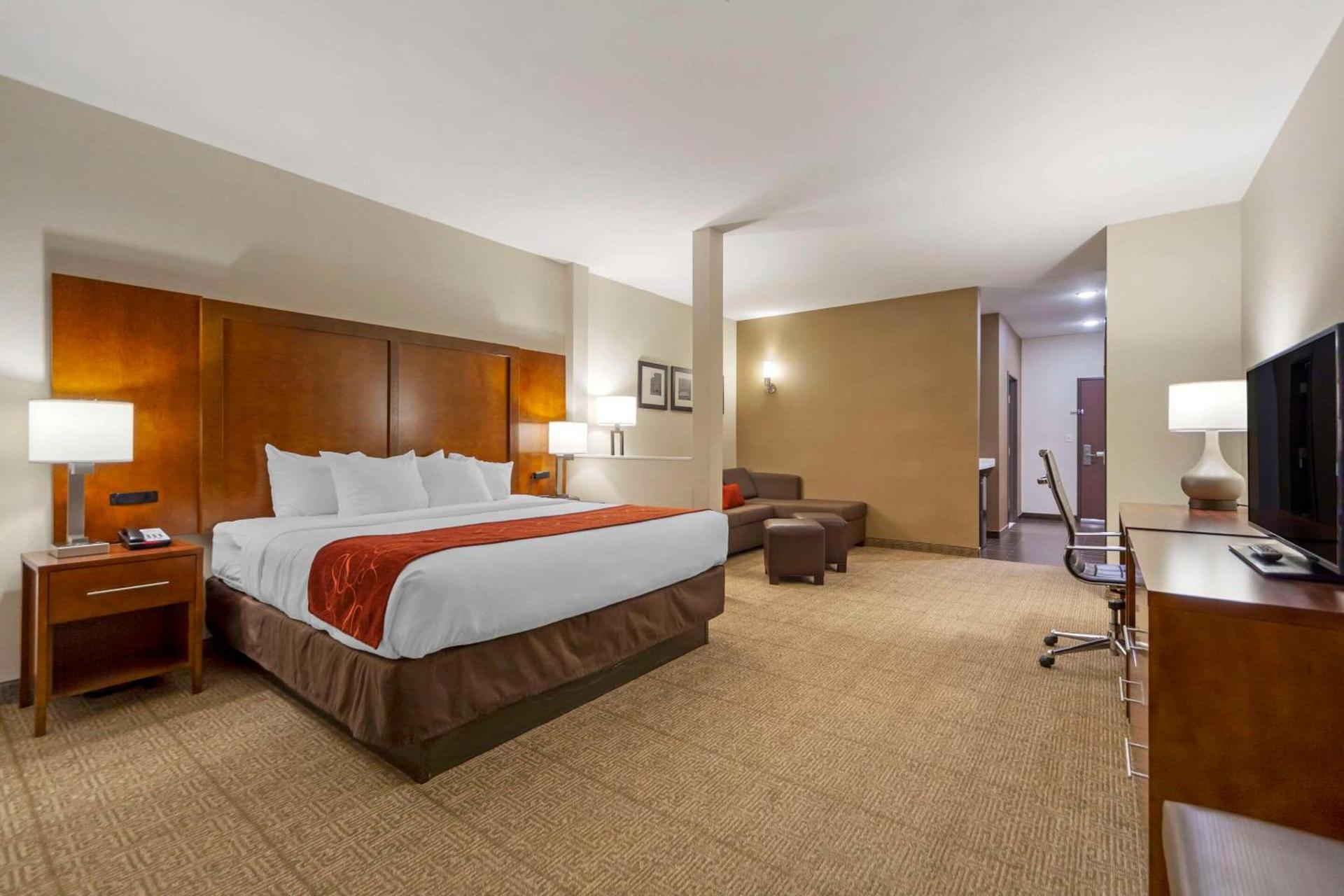 Comfort Suites photo 41