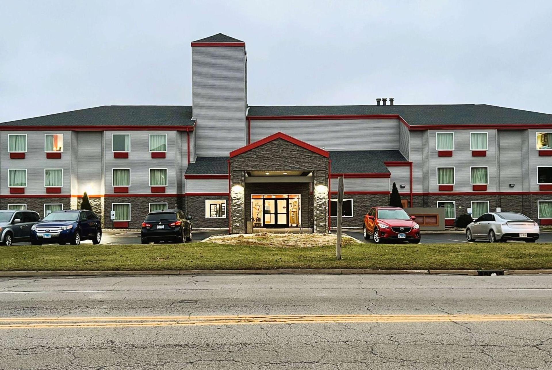 AmericInn by Wyndham Urbana Champaign University Area — hotel in Champaign