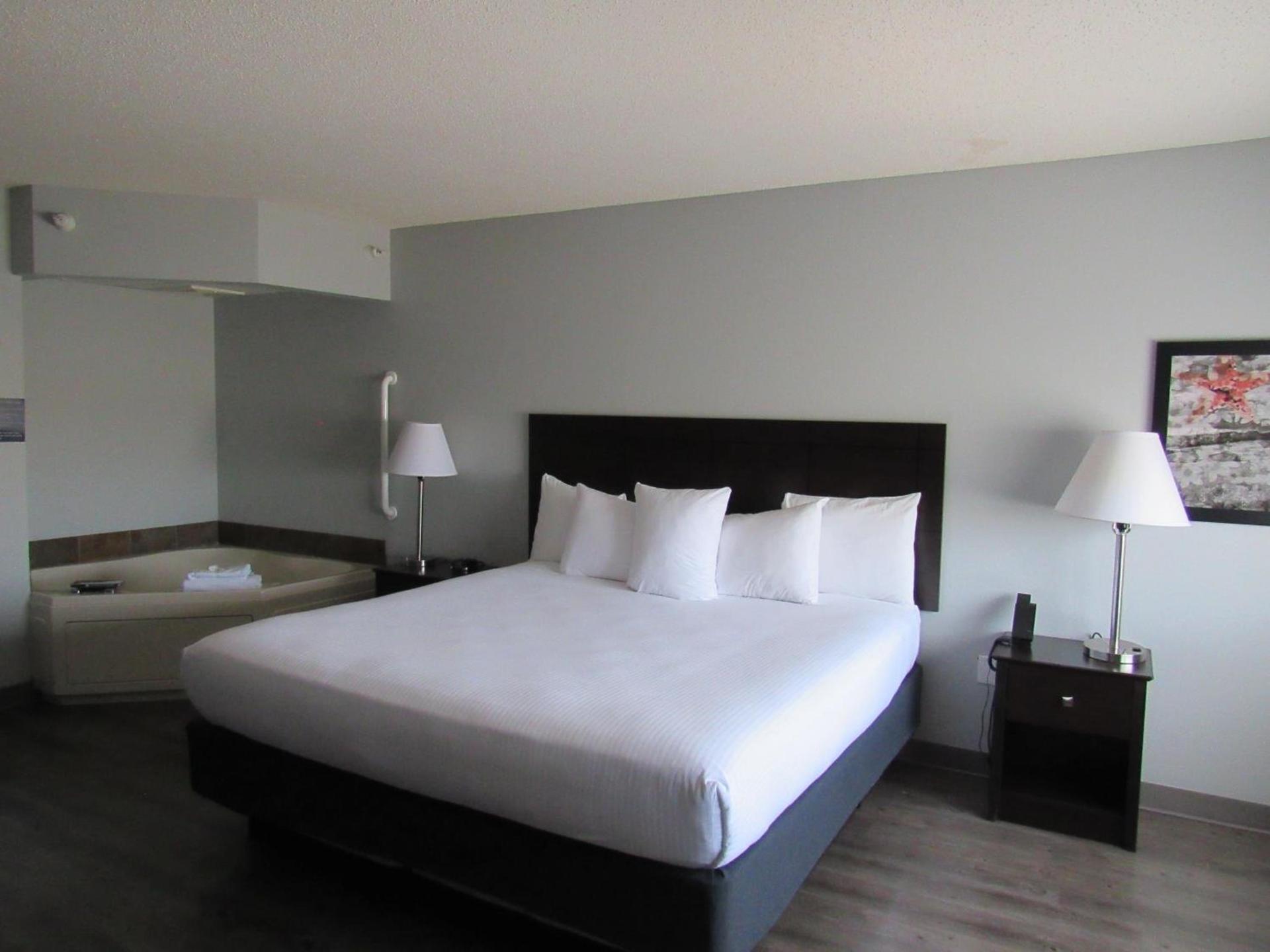 AmericInn by Wyndham Lincoln South photo 24