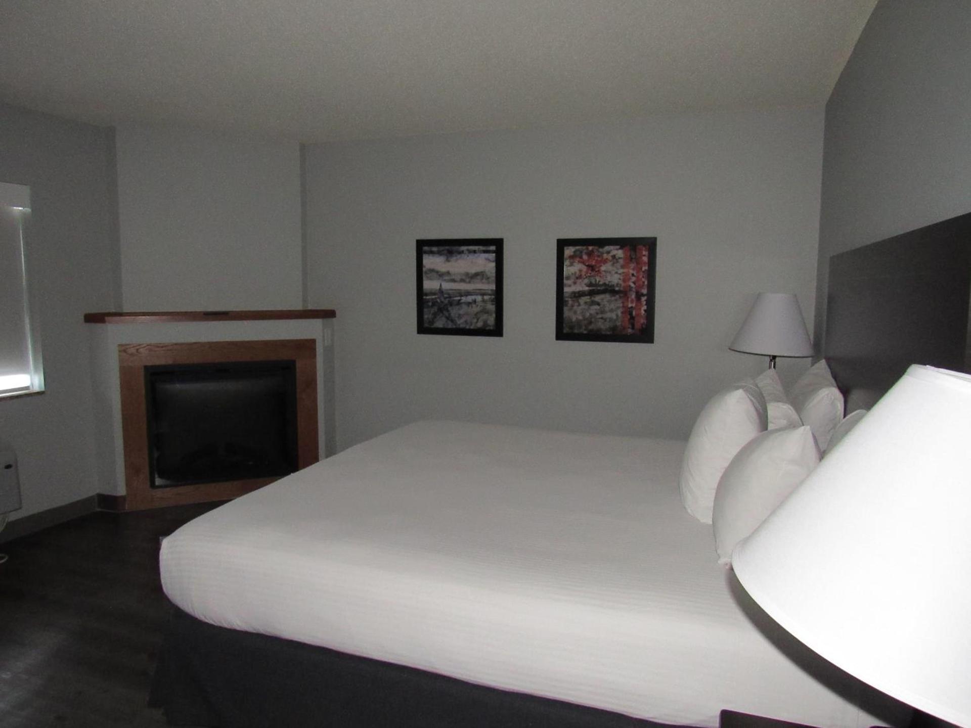 AmericInn by Wyndham Lincoln South photo 42