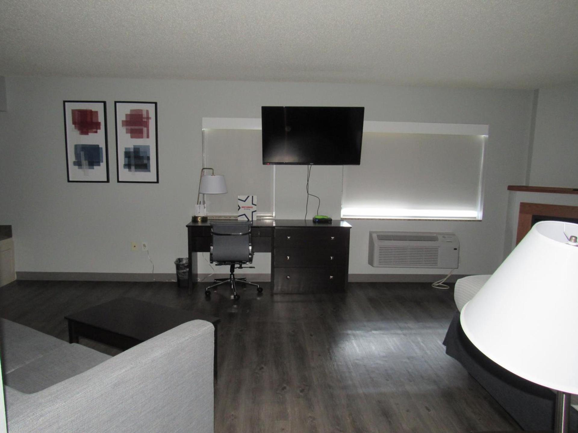 AmericInn by Wyndham Lincoln South photo 29
