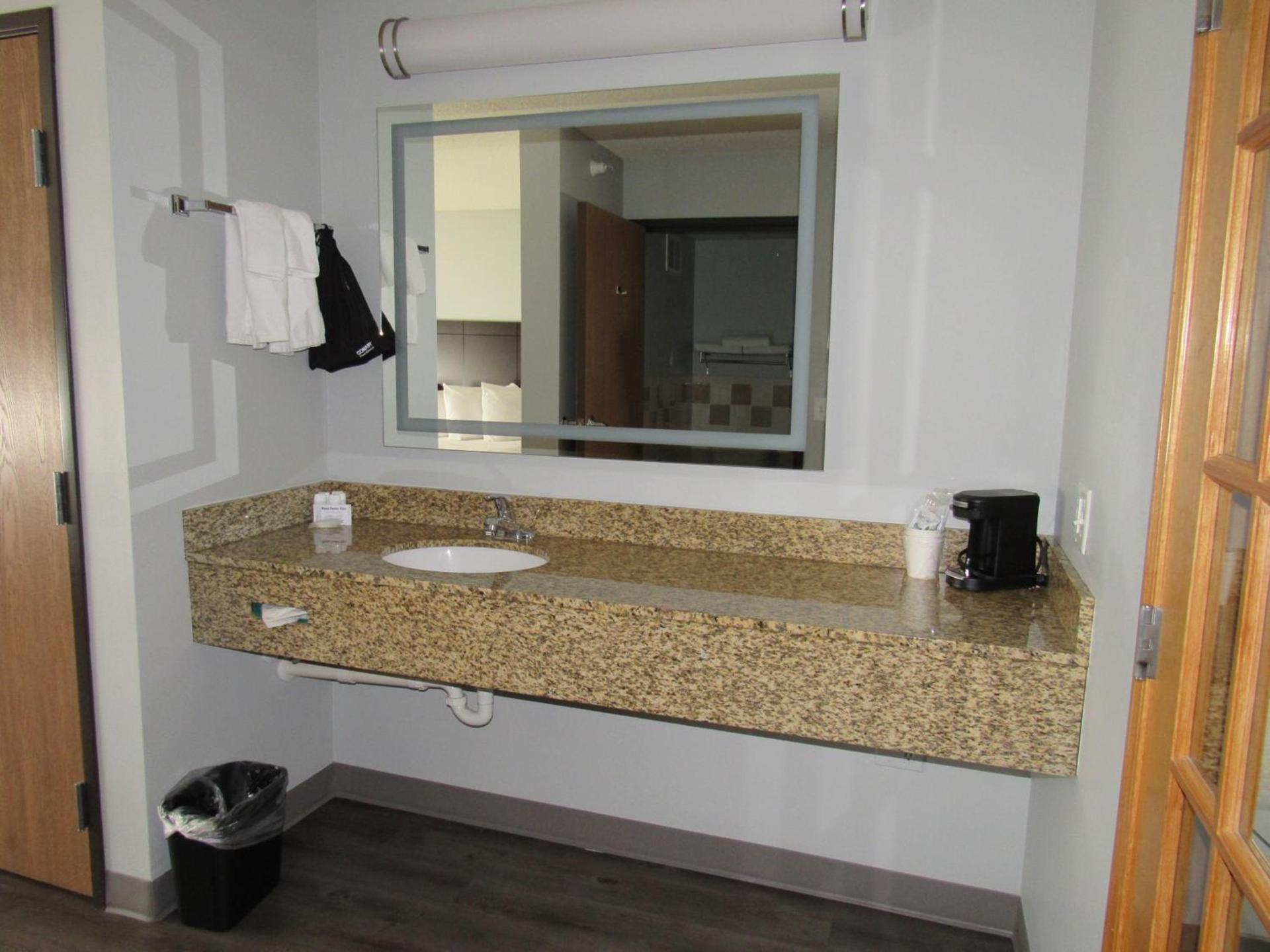 AmericInn by Wyndham Lincoln South photo 33