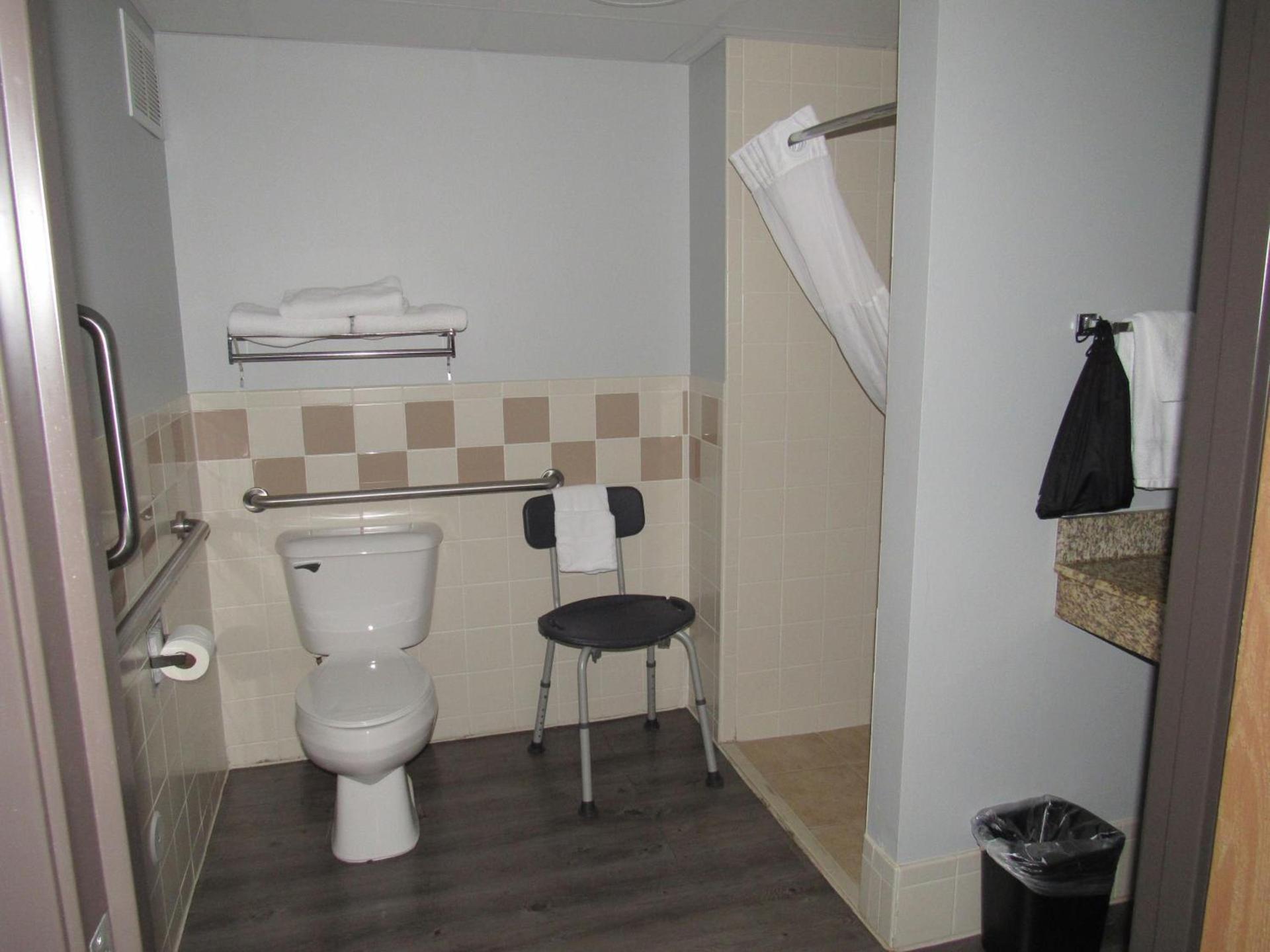 AmericInn by Wyndham Lincoln South photo 43