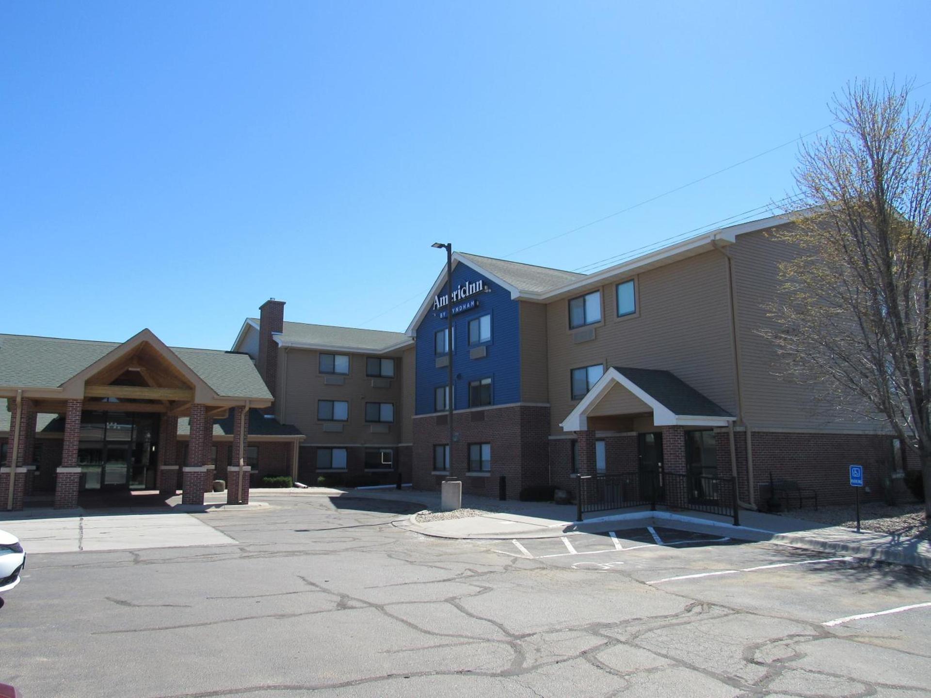 AmericInn by Wyndham Lincoln South photo 13