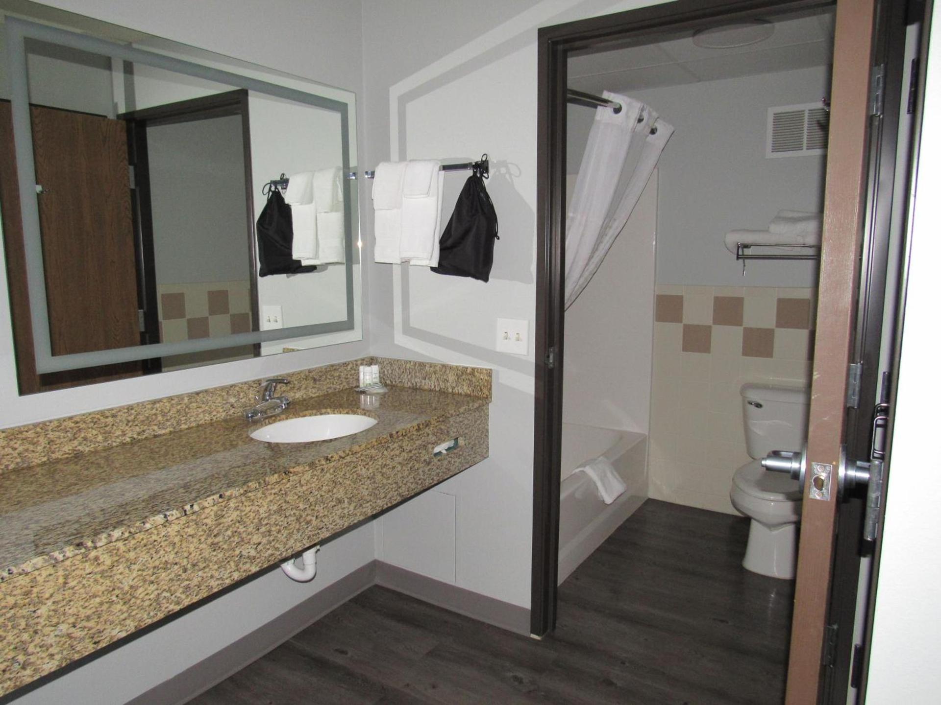 AmericInn by Wyndham Lincoln South photo 44