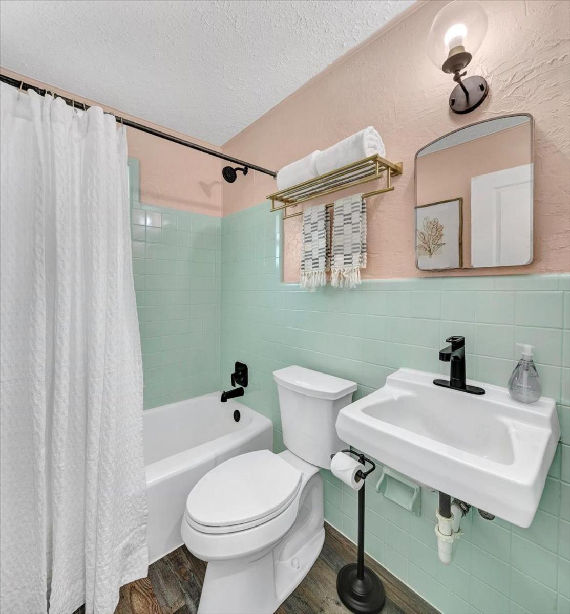 Safety Harbor Motel photo 55
