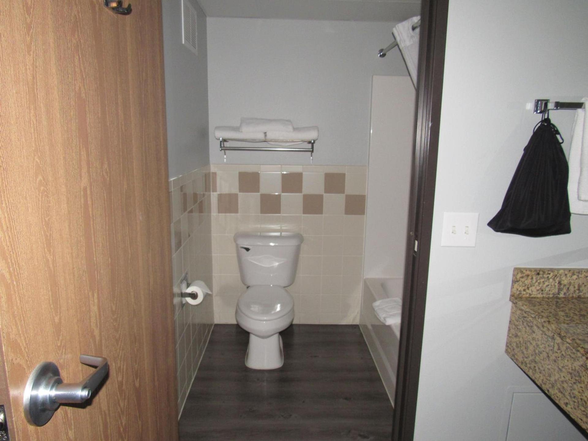 AmericInn by Wyndham Lincoln South photo 62