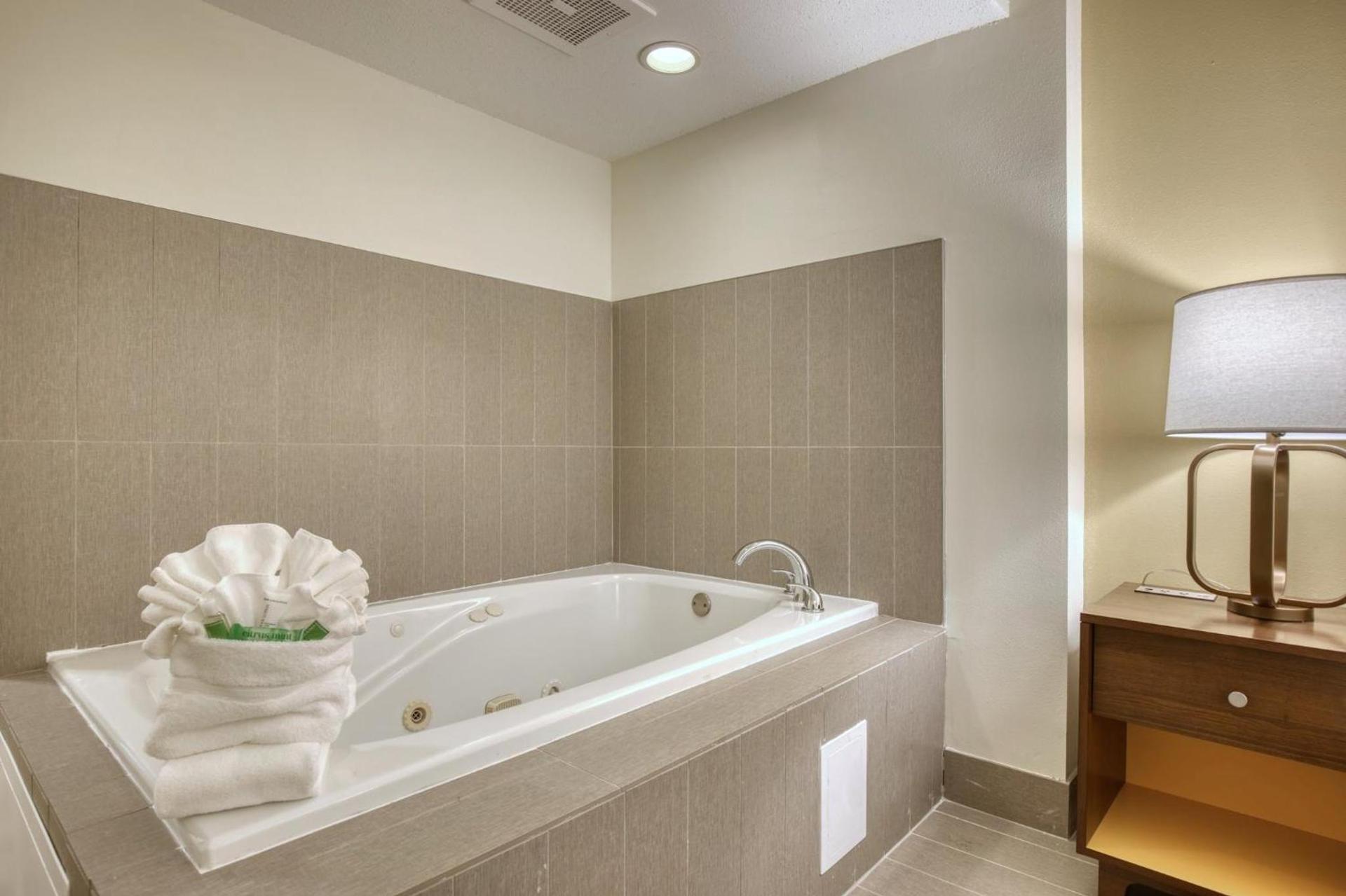 Holiday Inn Hotel & Suites Madison West - Middleton by IHG photo 80