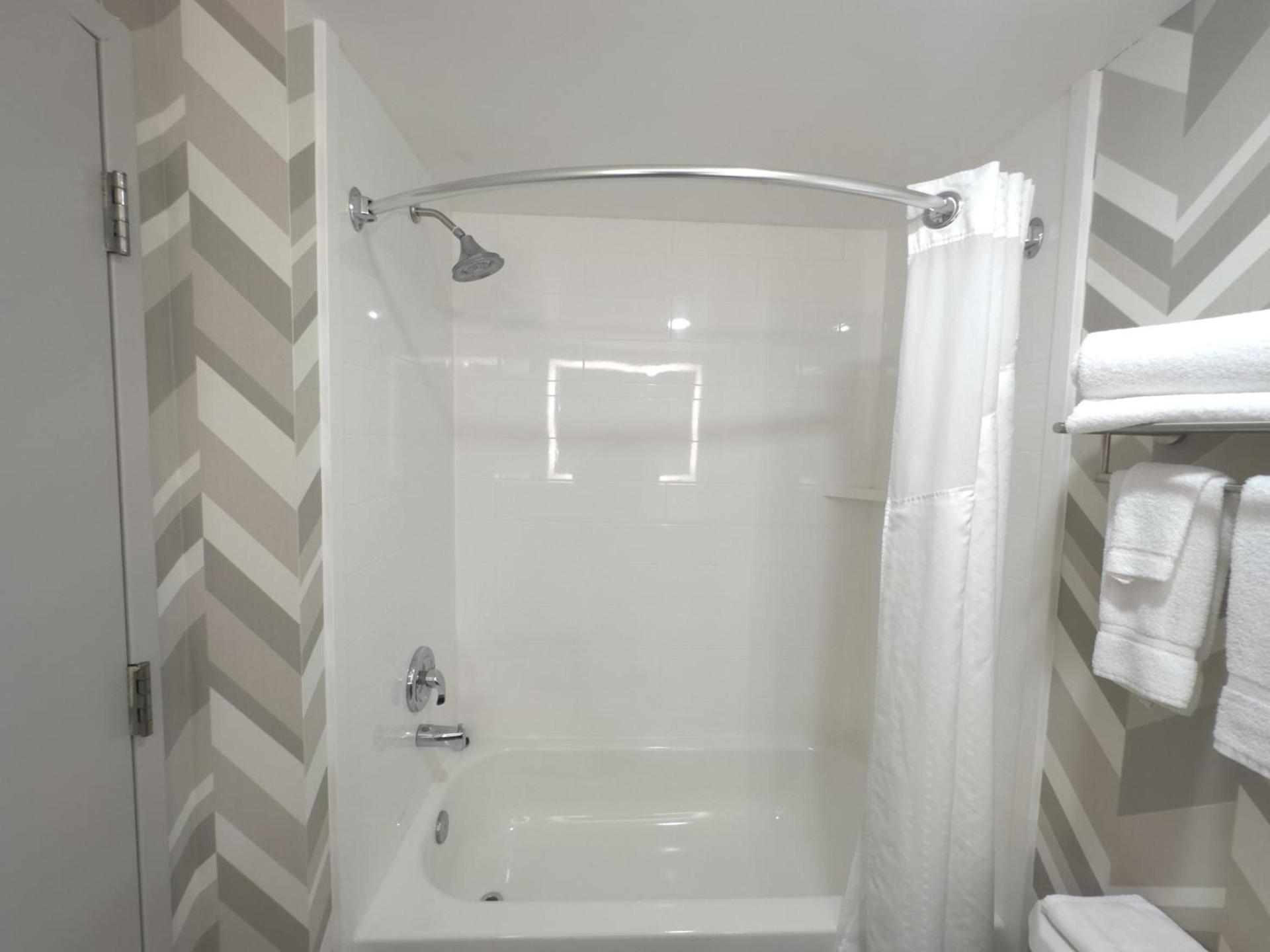 Wingate by Wyndham Waynesboro photo 43