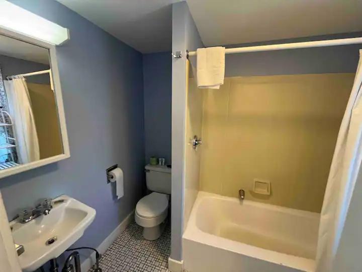 Beau Rivage Motel photo 56