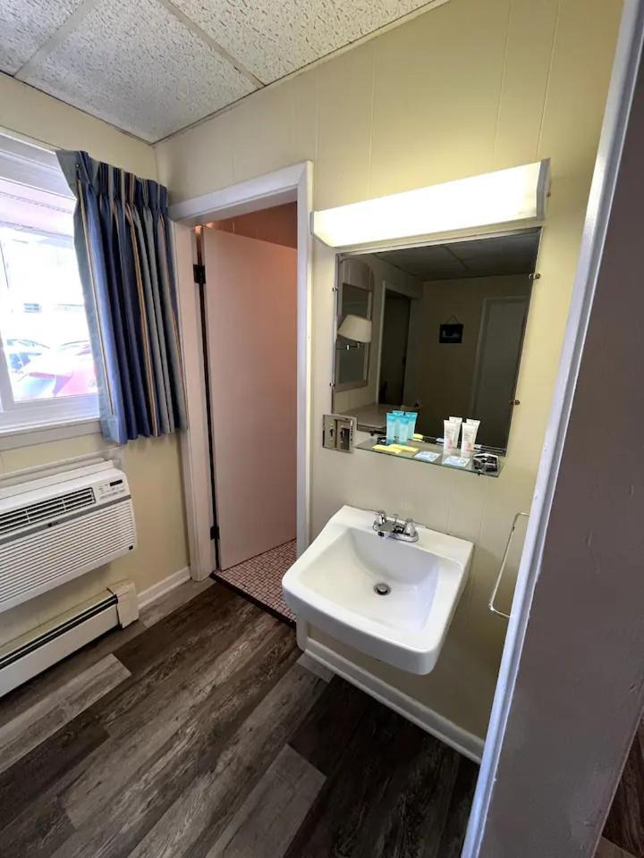 Beau Rivage Motel photo 49