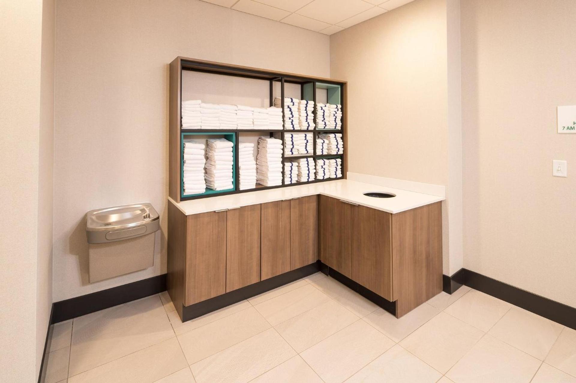 Holiday Inn & Suites Detroit - Troy by IHG photo 91