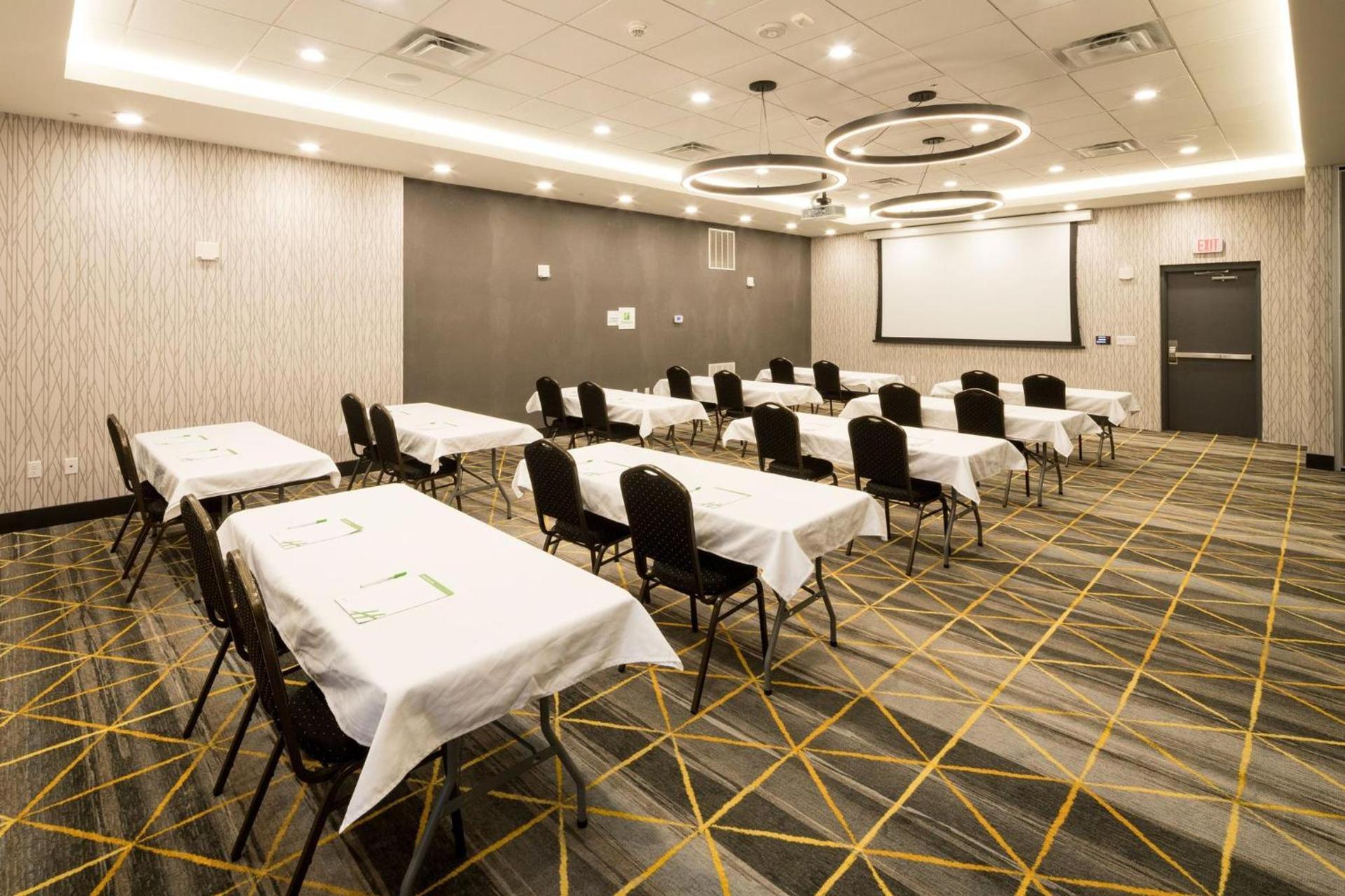 Holiday Inn & Suites Detroit - Troy by IHG photo 54