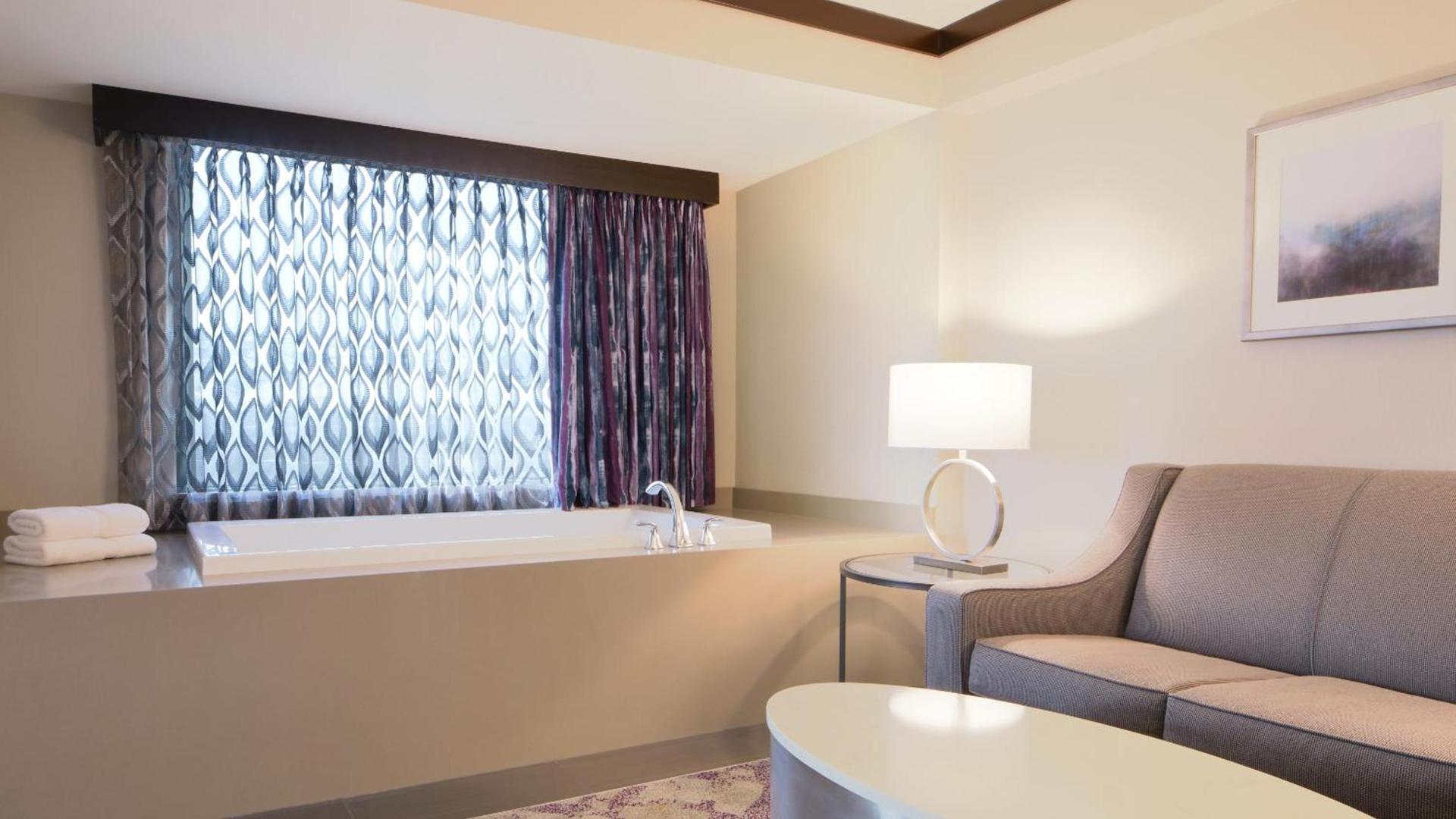 Silver Legacy Reno, A Caesars Destination photo 56
