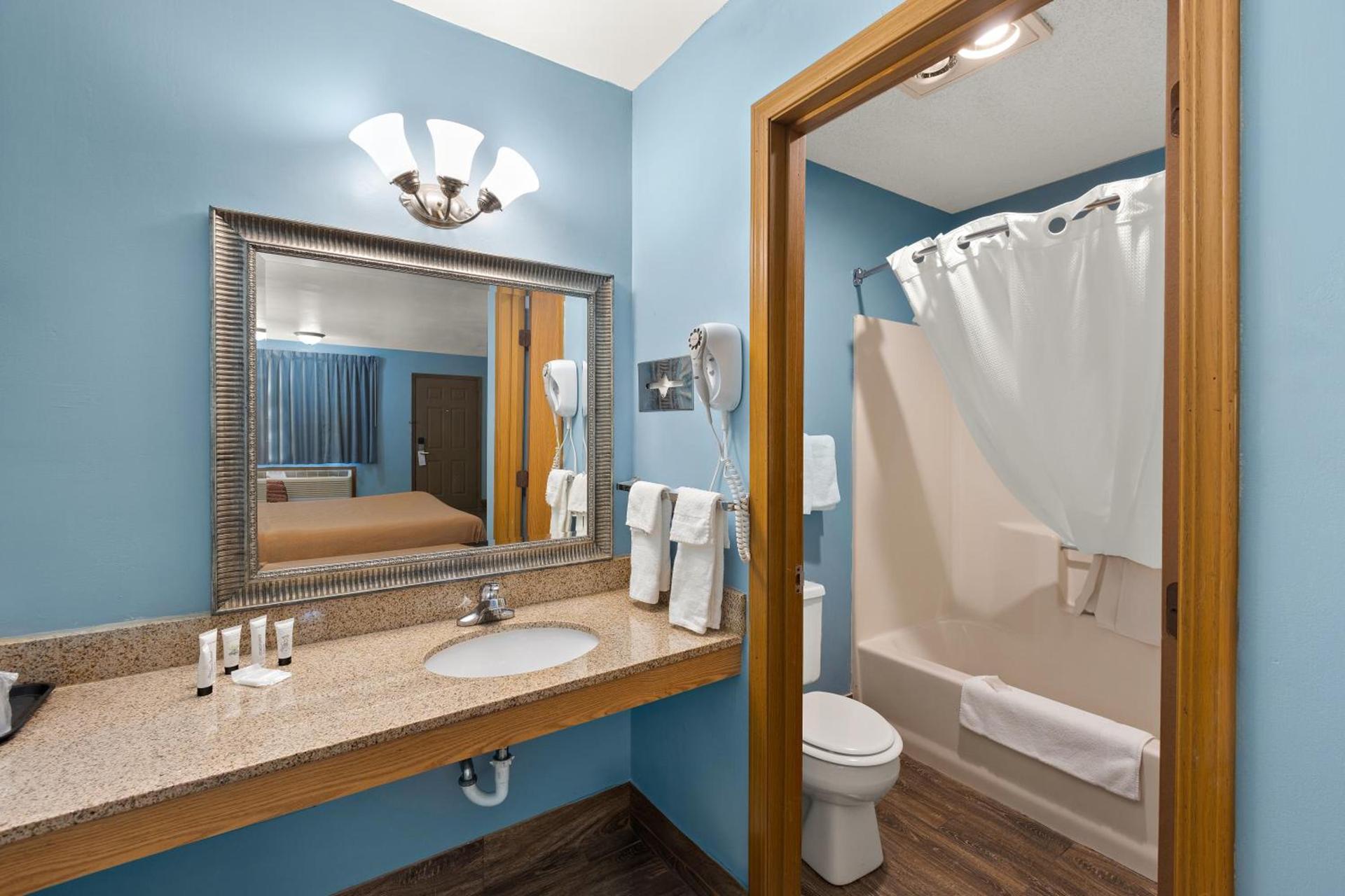 Americas Best Value Inn-Celina photo 15