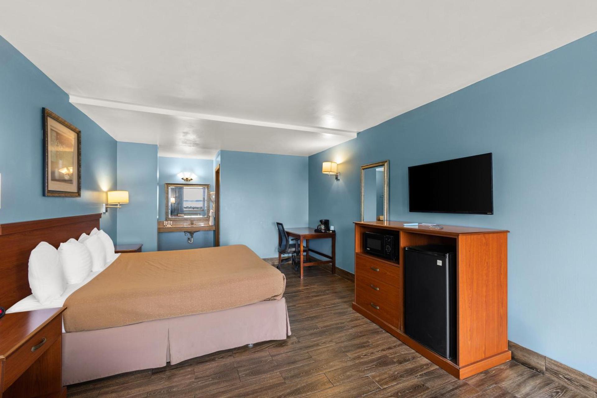 Americas Best Value Inn-Celina photo 21