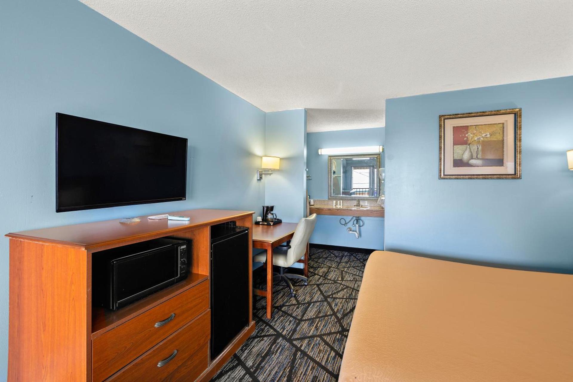 Americas Best Value Inn-Celina photo 17