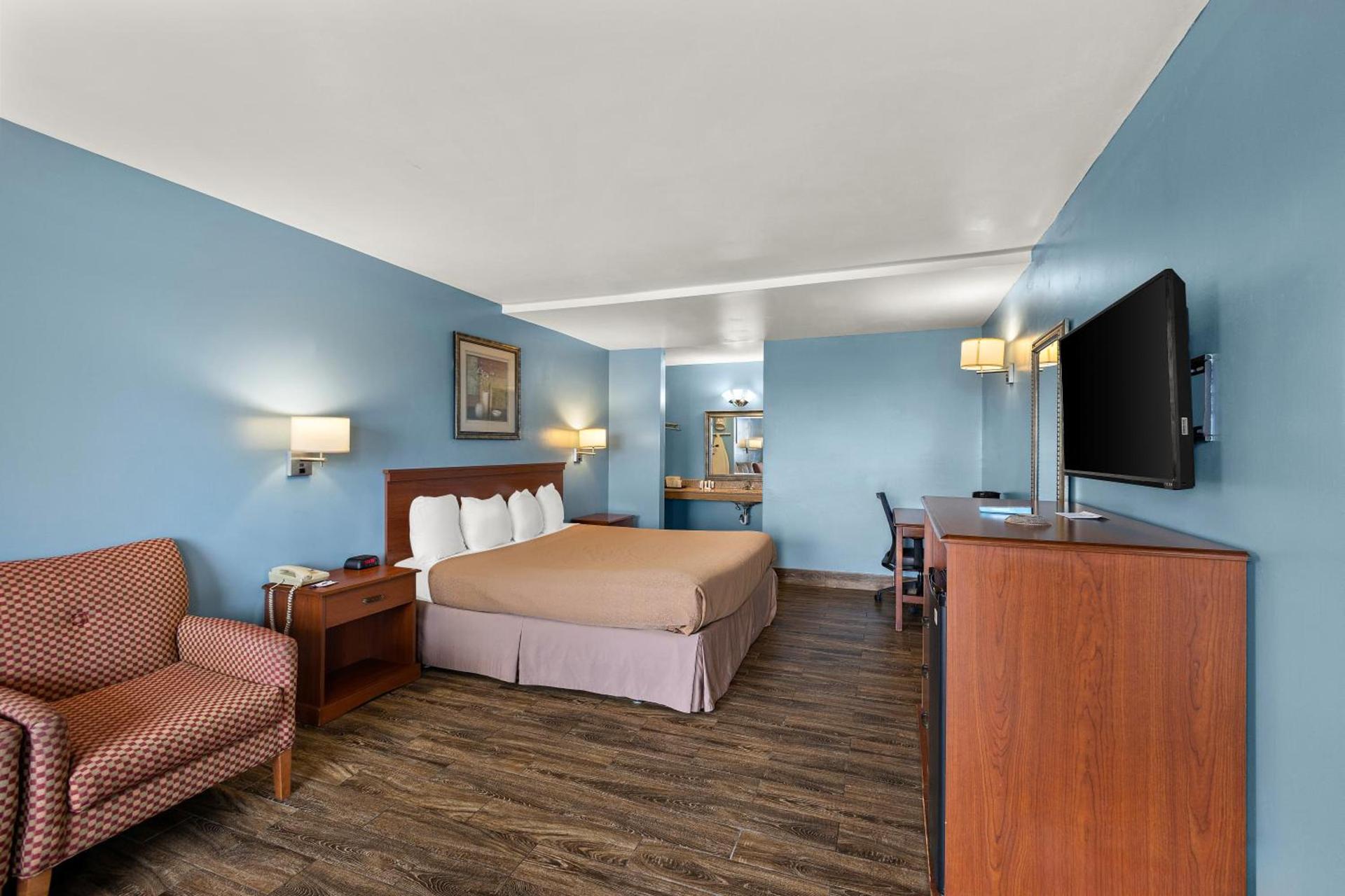 Americas Best Value Inn-Celina photo 18