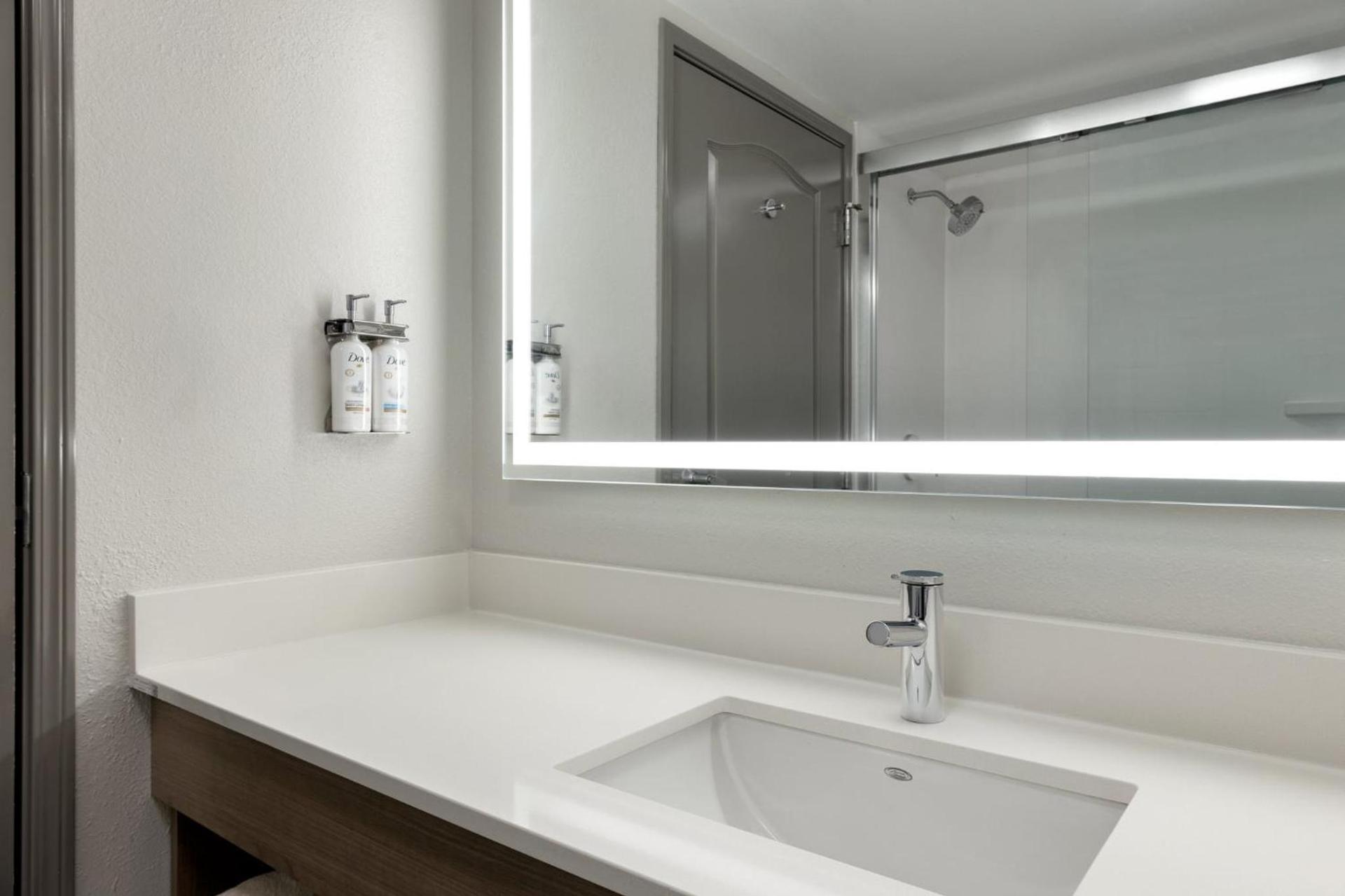 Holiday Inn Express Savannah Airport by IHG photo 47