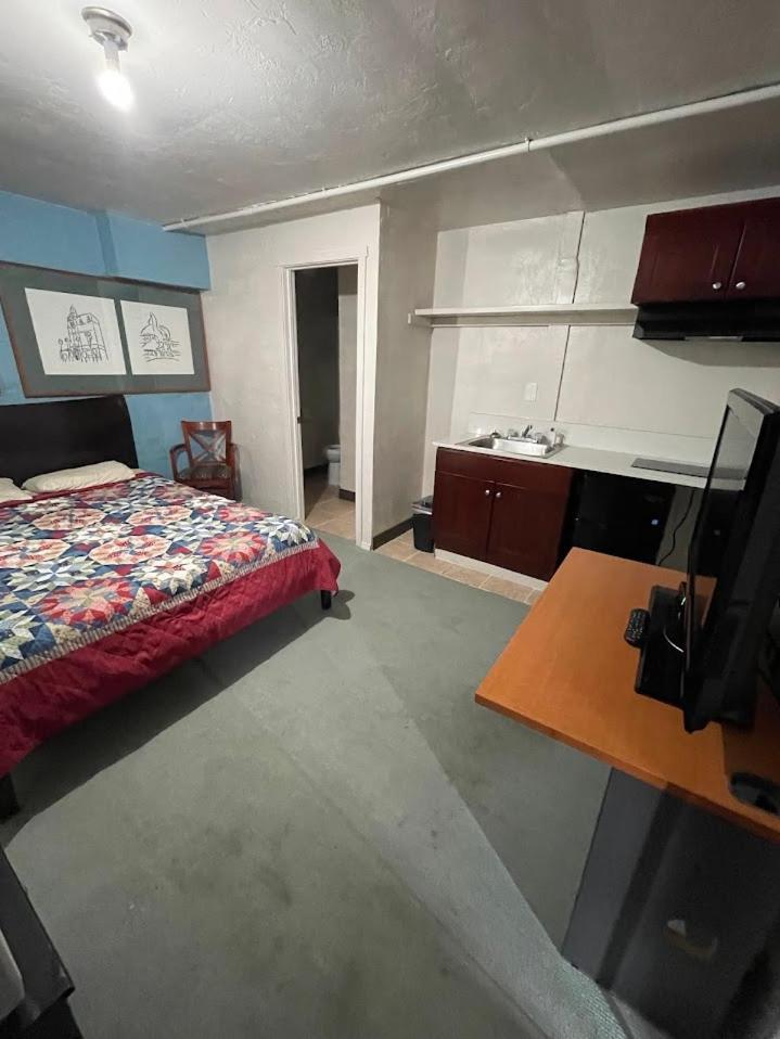 Royal A Motel photo 2
