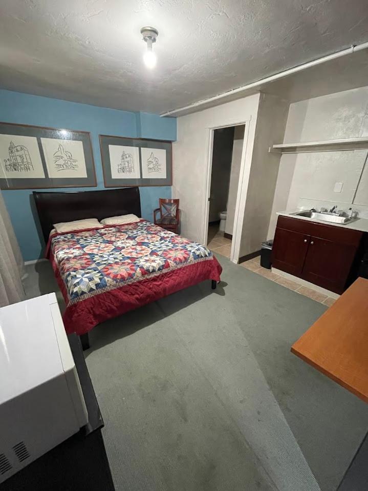 Royal A Motel photo 3