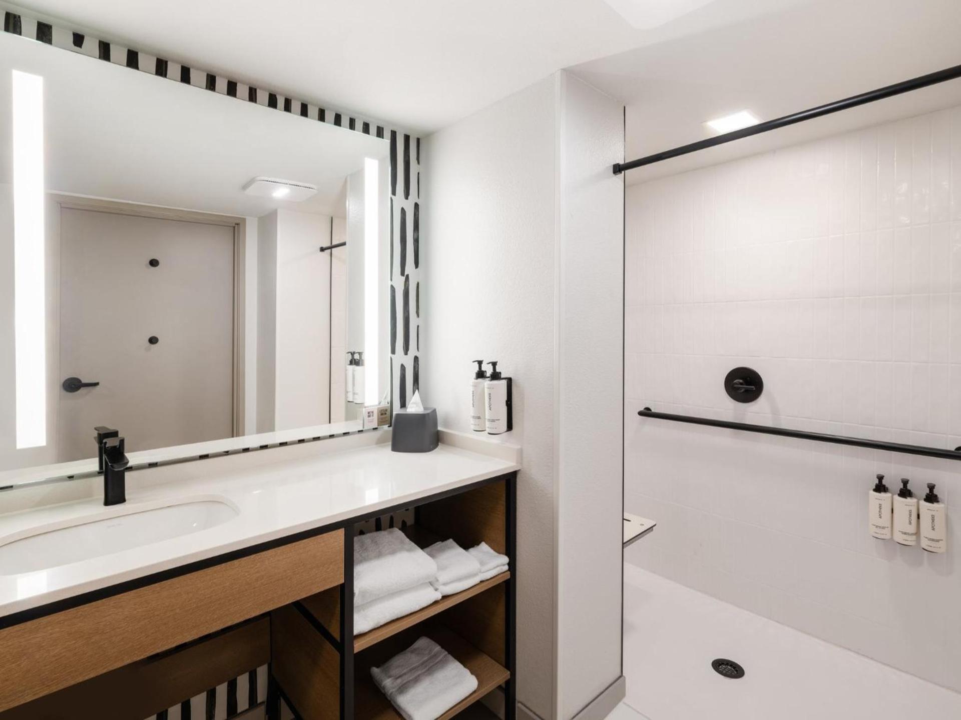 Atwell Suites Austin Airport by IHG photo 69