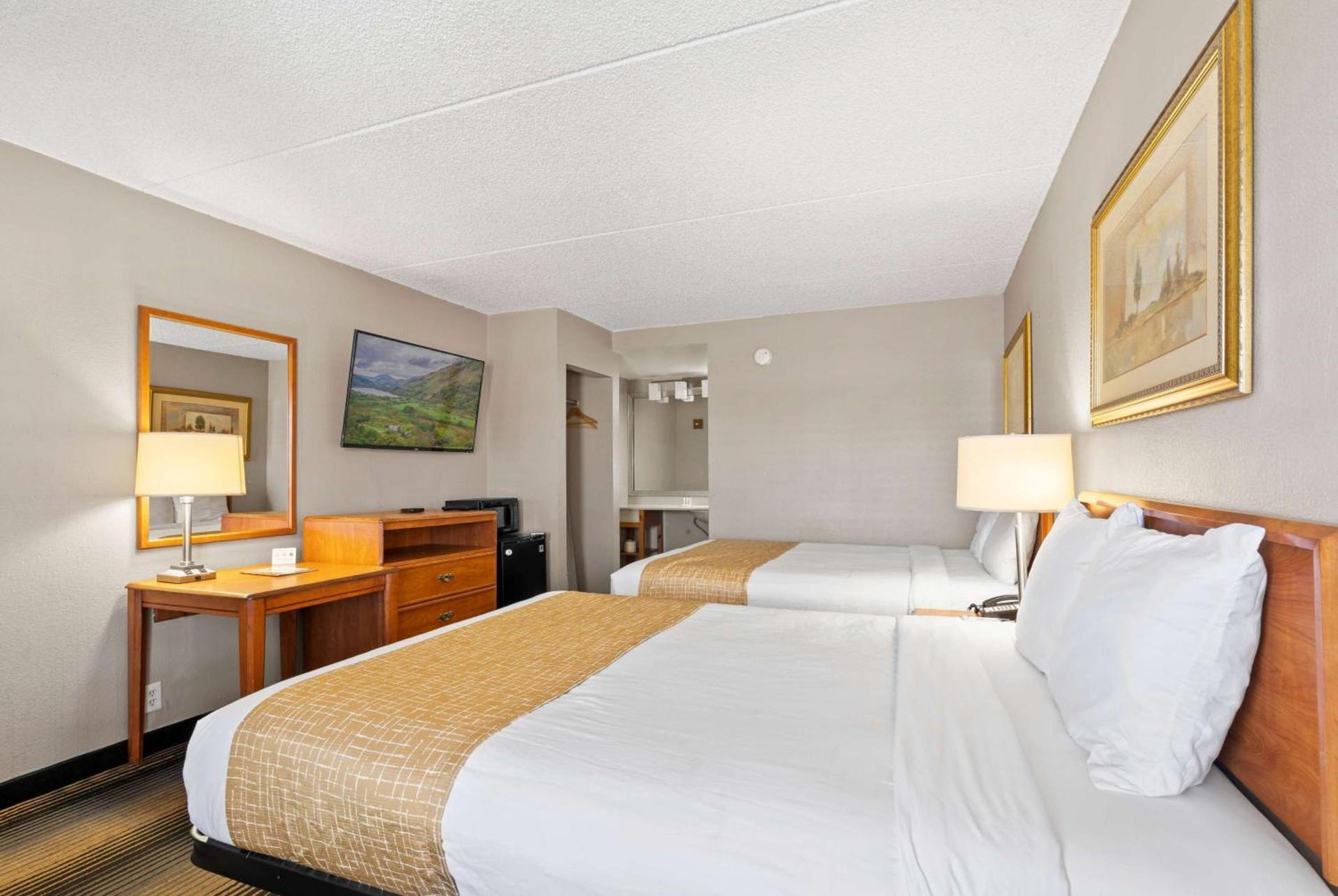 Travelodge by Wyndham Pueblo photo 4