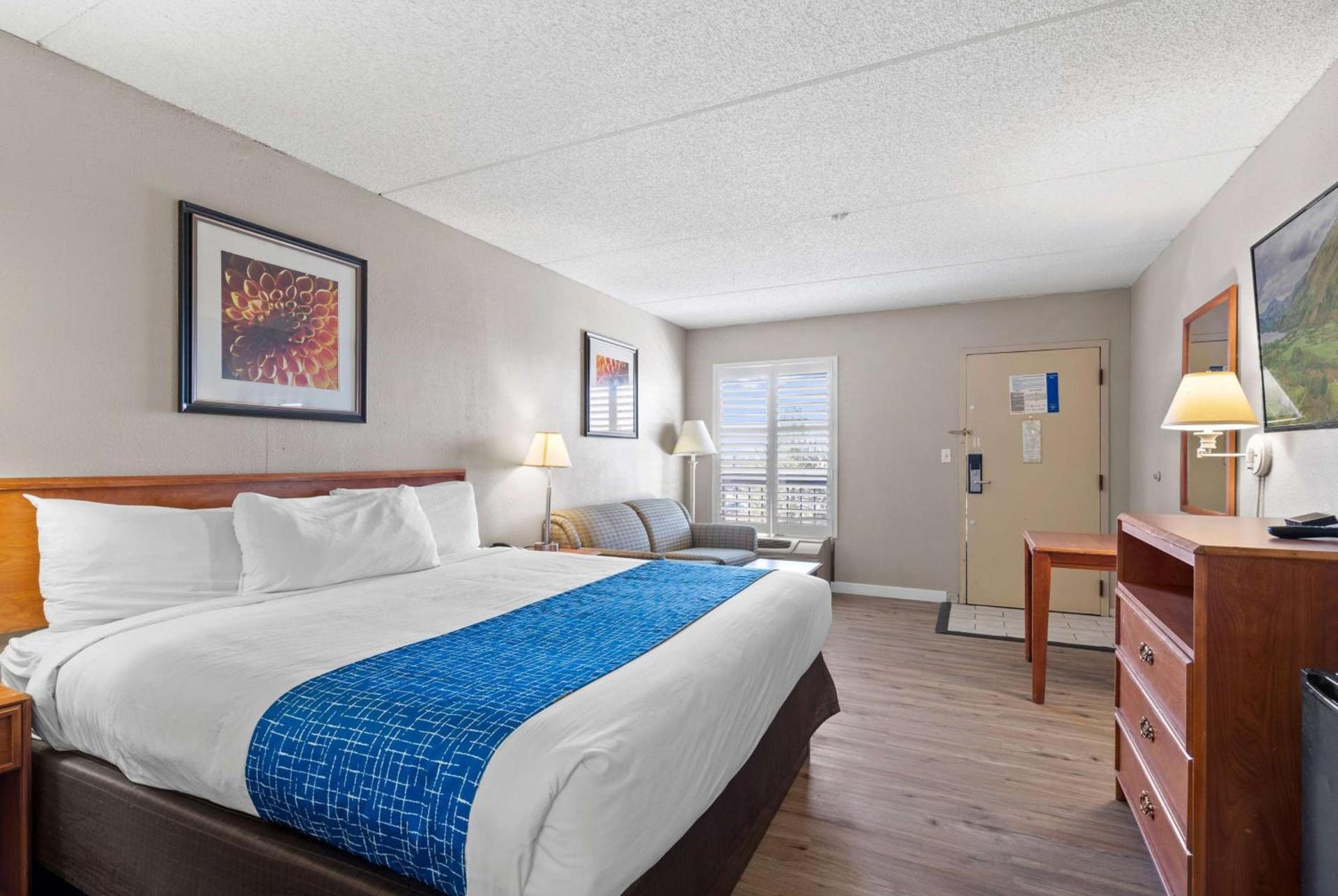 Travelodge by Wyndham Pueblo photo 5