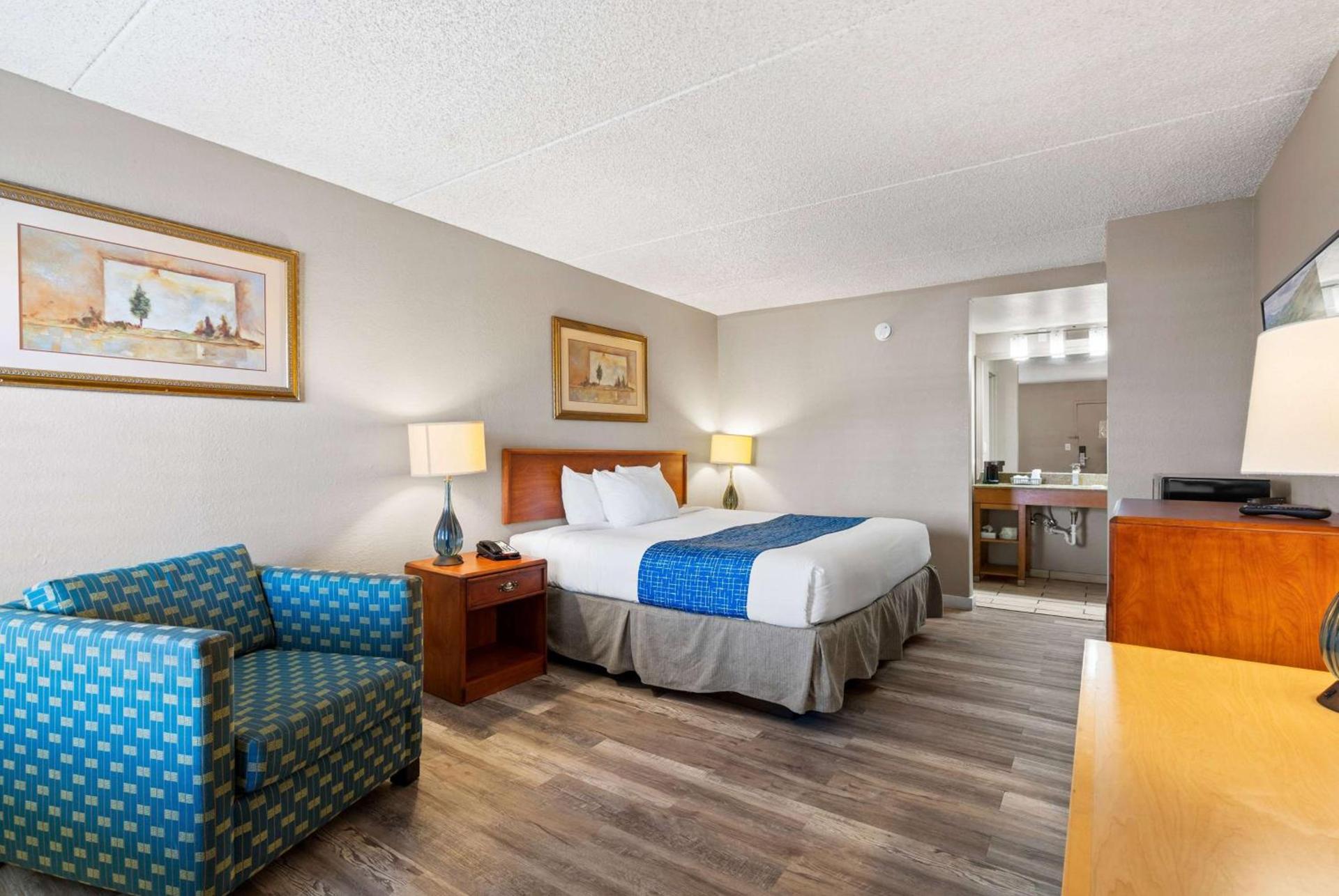 Travelodge by Wyndham Pueblo photo 6