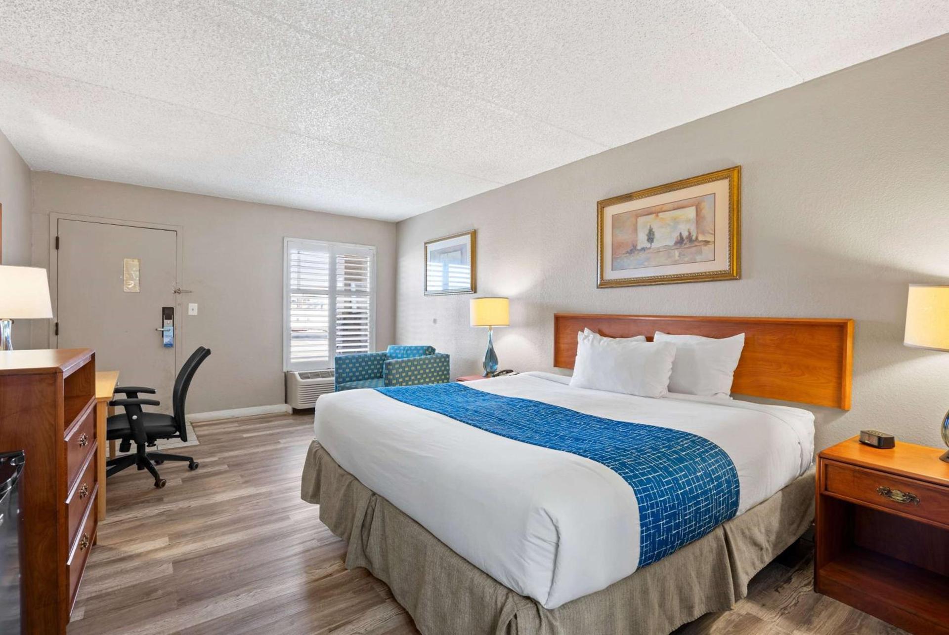 Travelodge by Wyndham Pueblo photo 7